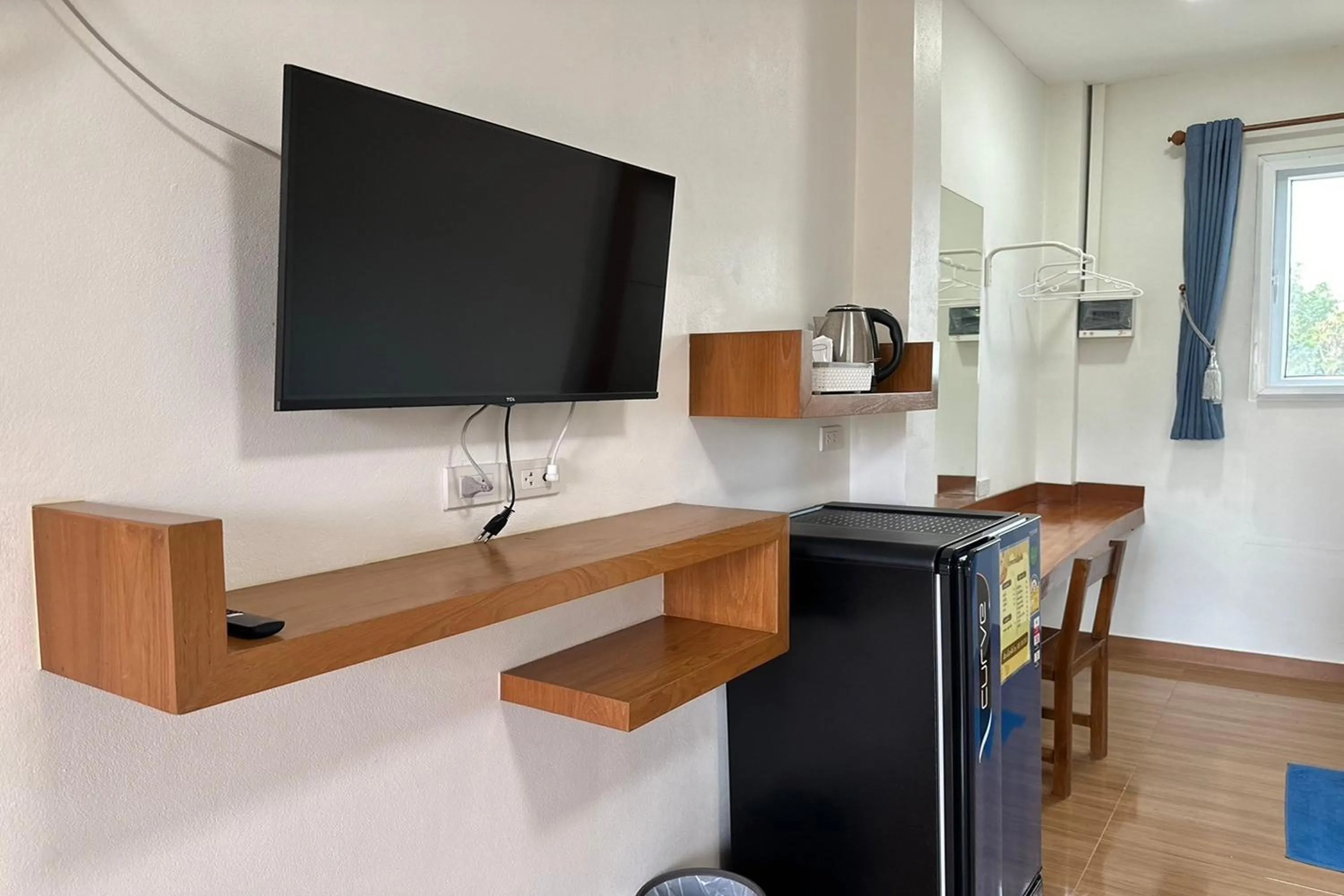 TV and multimedia in The White House P&N Hotel Chiang Rai