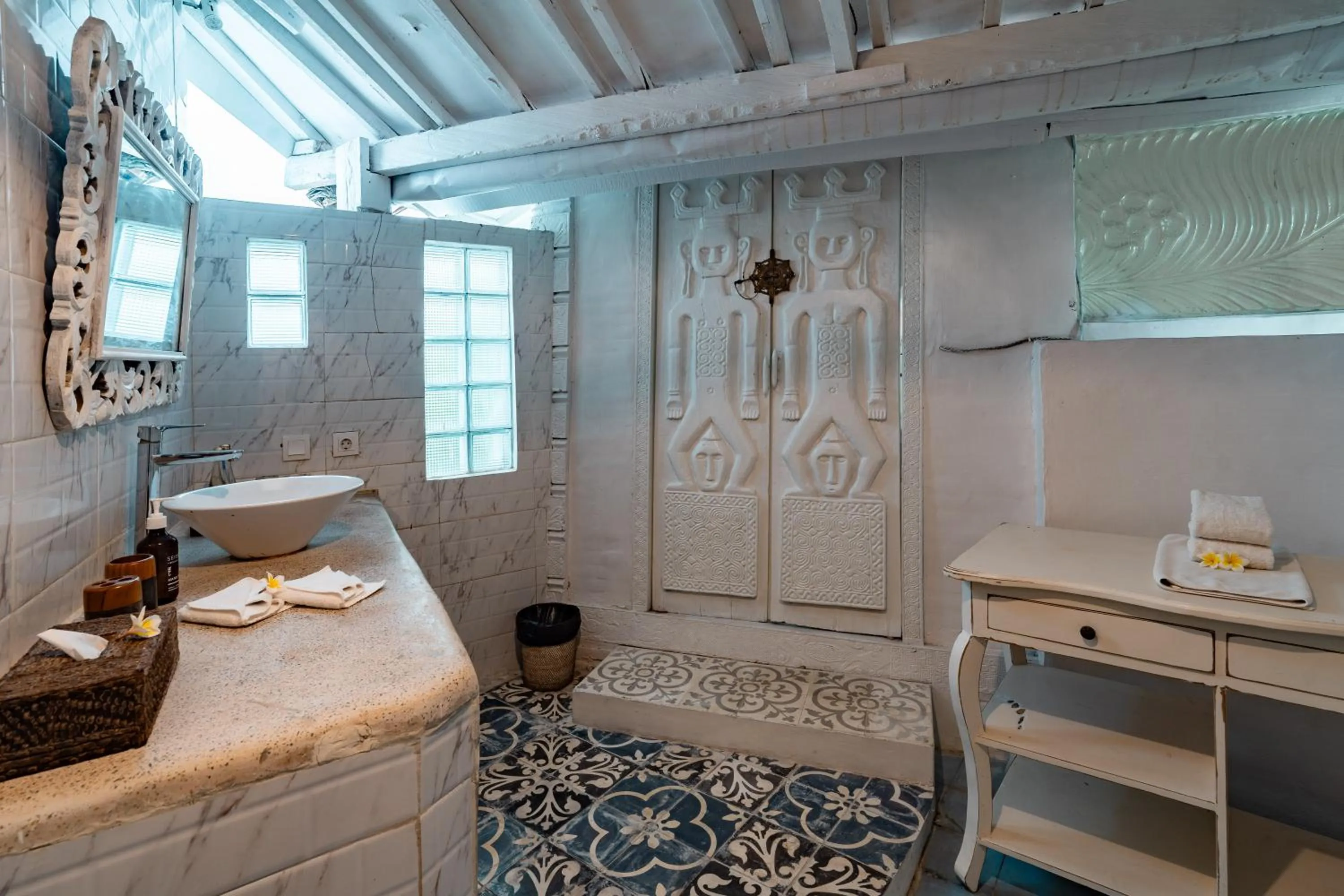 Shower in La Santa Rosa