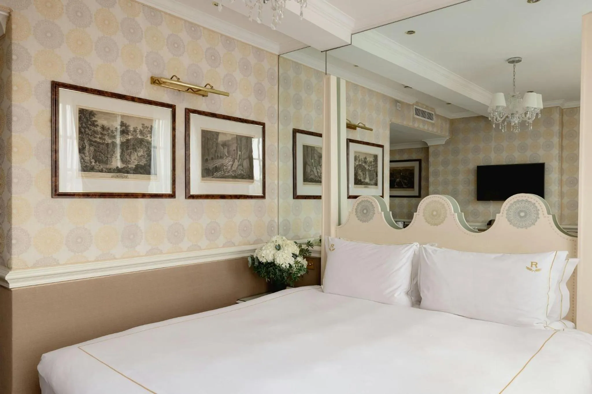 Bedroom, Bed in Rubens At The Palace