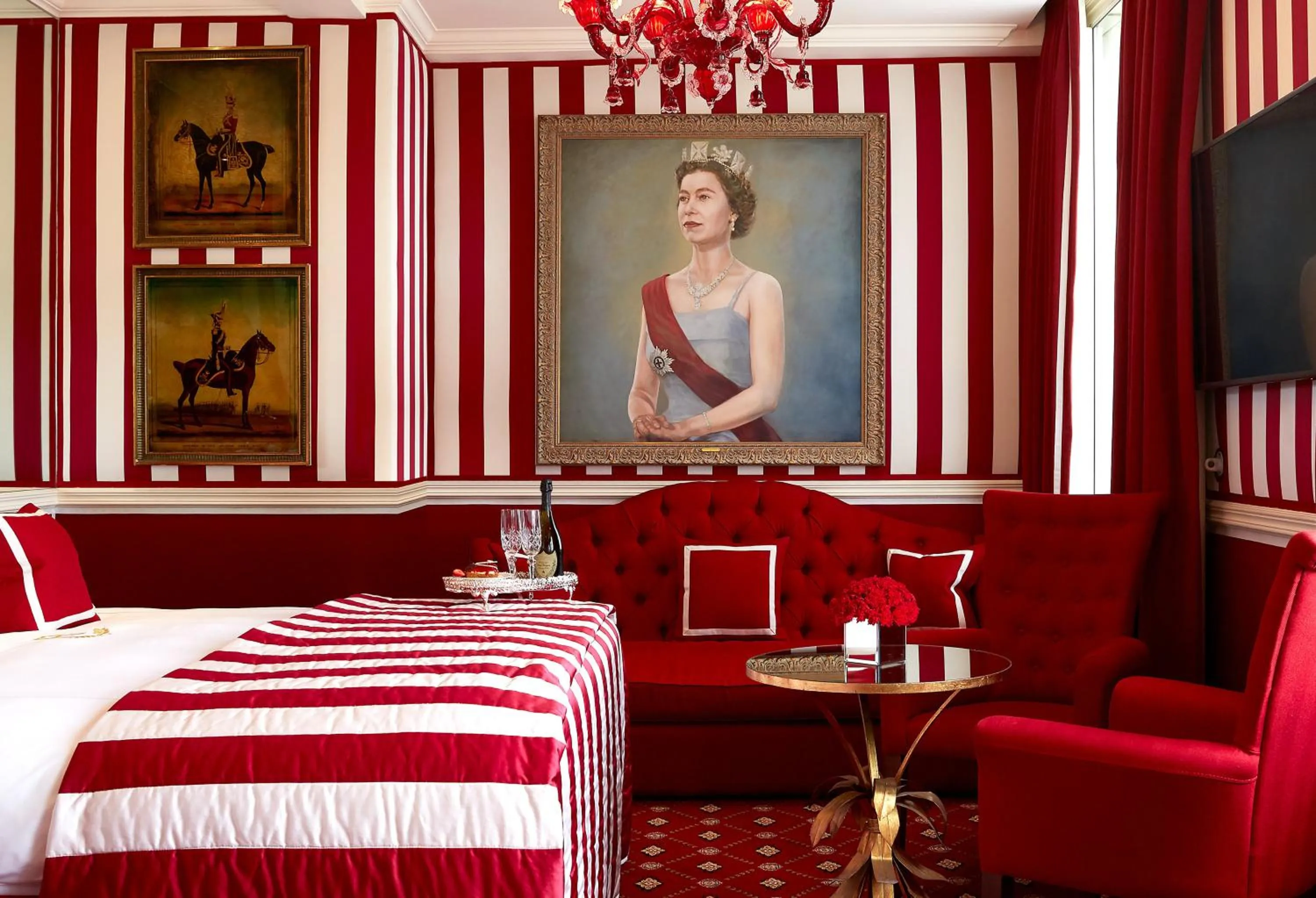 Photo of the whole room, Bed in Rubens At The Palace