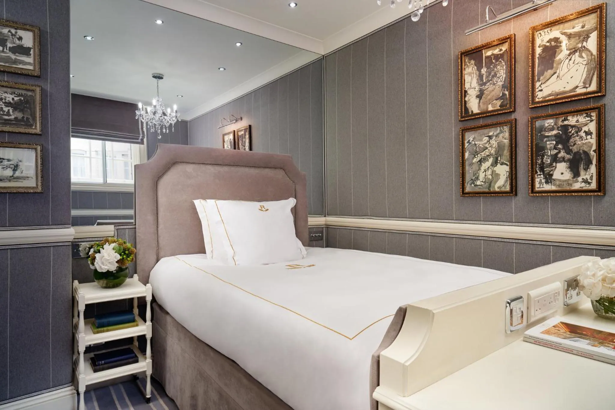 Bedroom, Bed in Rubens At The Palace