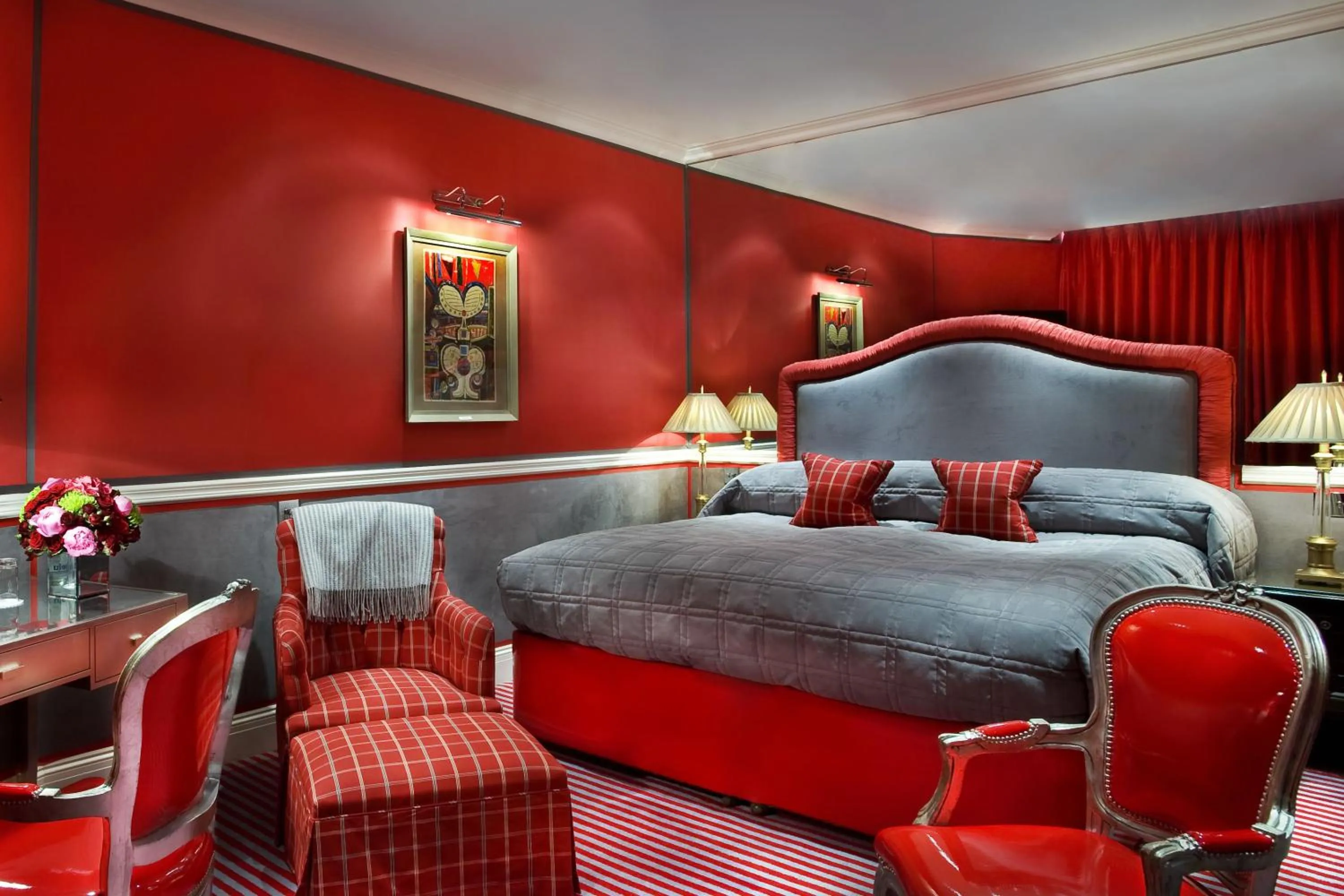 Photo of the whole room, Bed in Rubens At The Palace