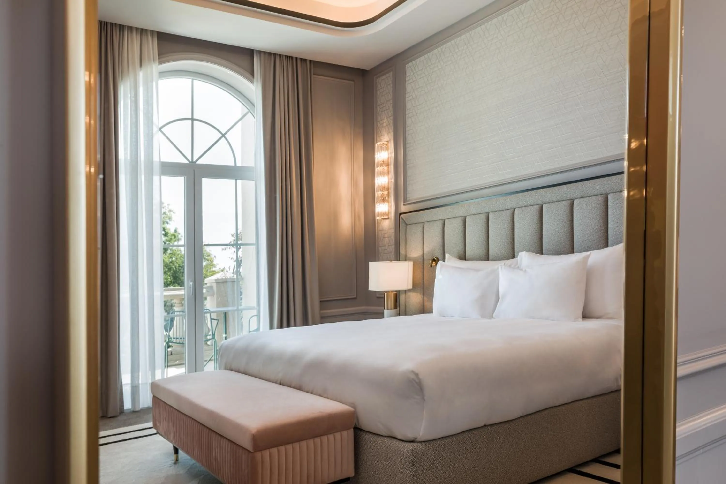 Bedroom, Bed in Maison Albar - Amoure - The Leading Hotels of the World