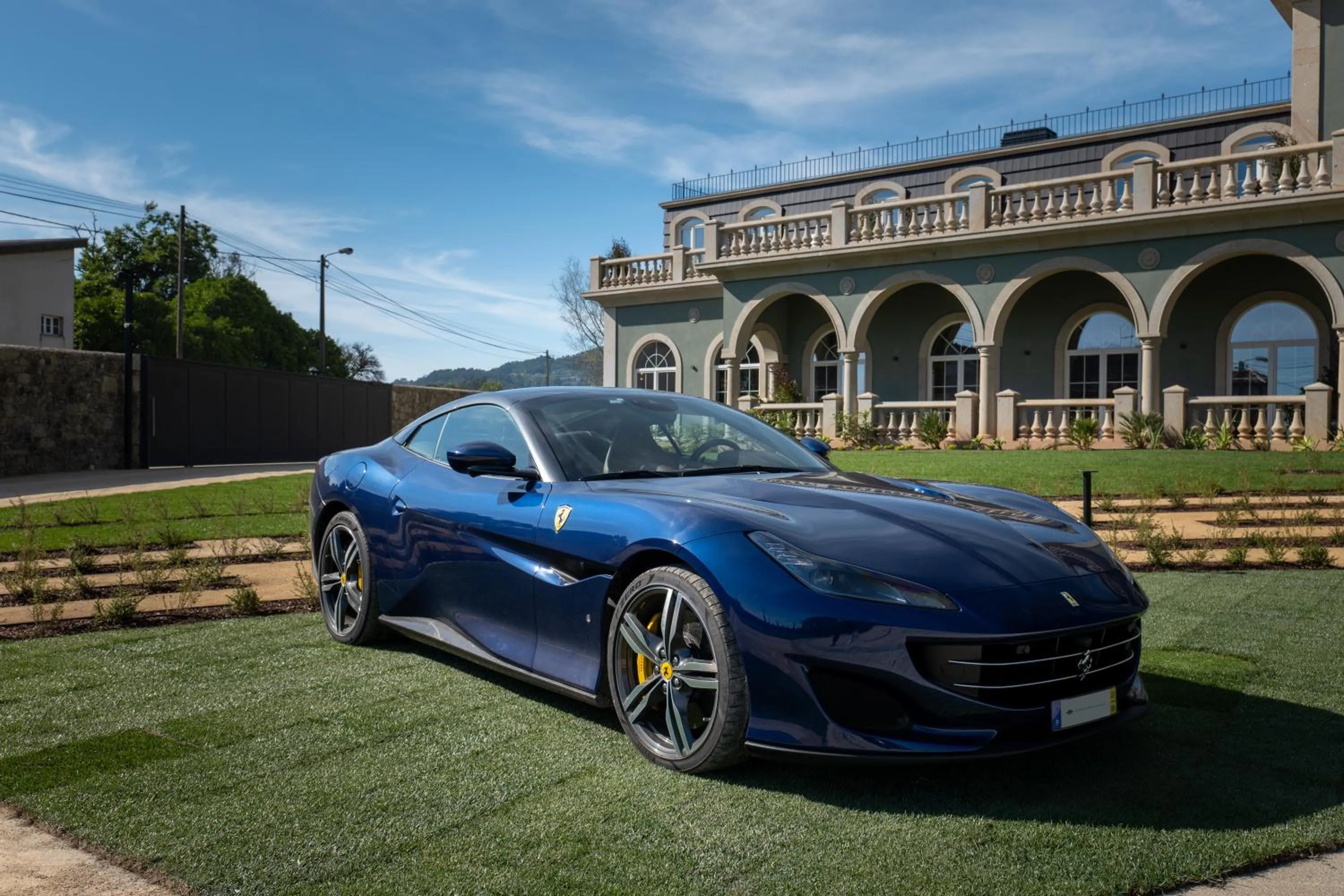 Parking in Maison Albar - Amoure - The Leading Hotels of the World