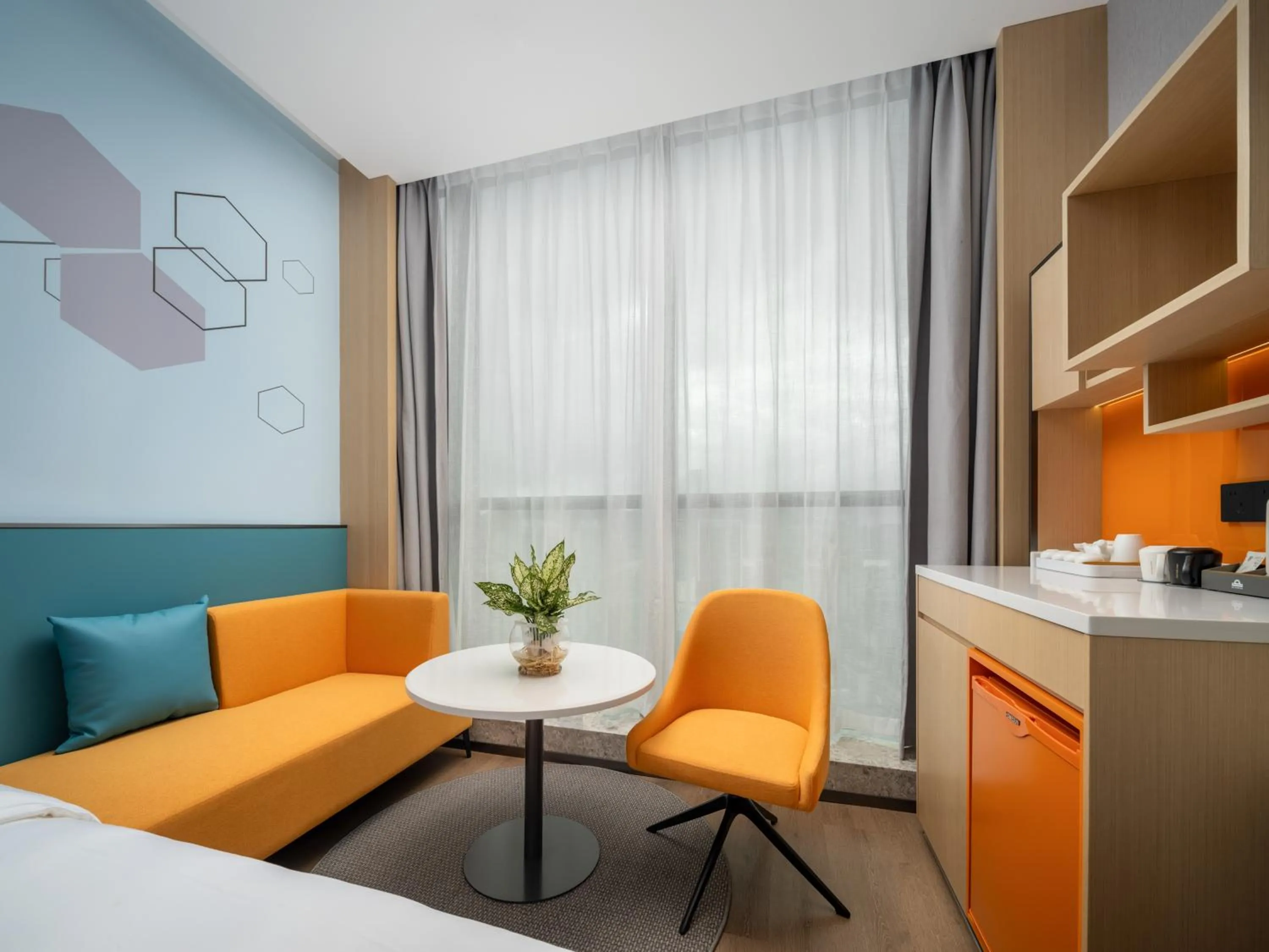 Seating area, Bed in Days Inn by Wyndham Zhuhai Gongbei Port