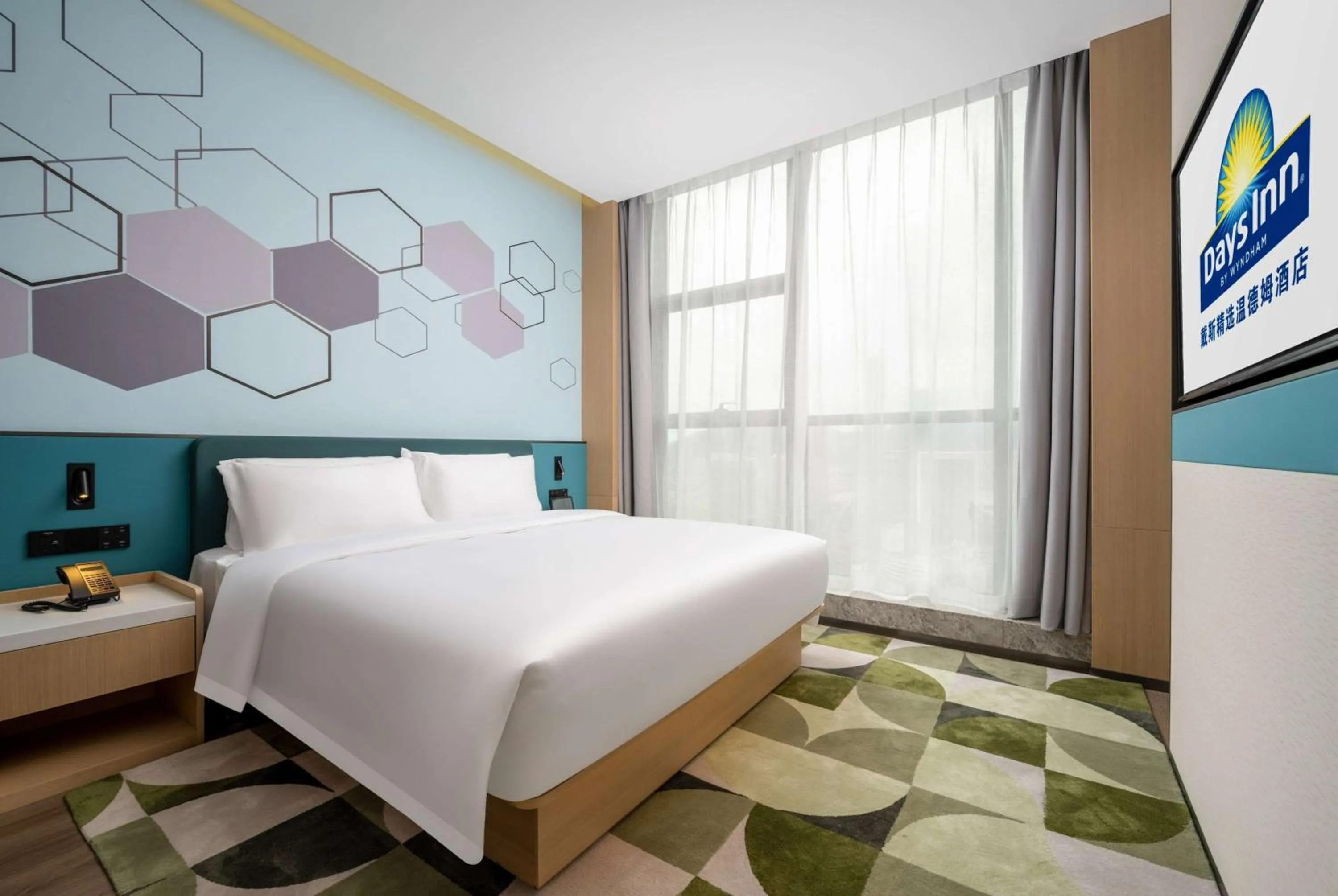 Photo of the whole room, Bed in Days Inn by Wyndham Zhuhai Gongbei Port