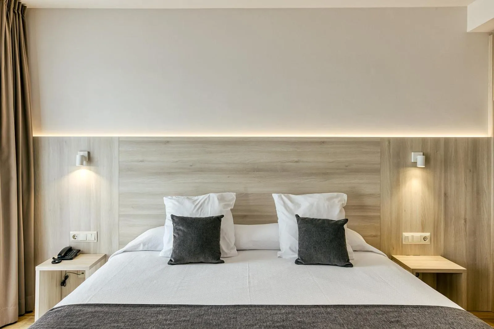 Bed in Hotel Emporium - Adults Only