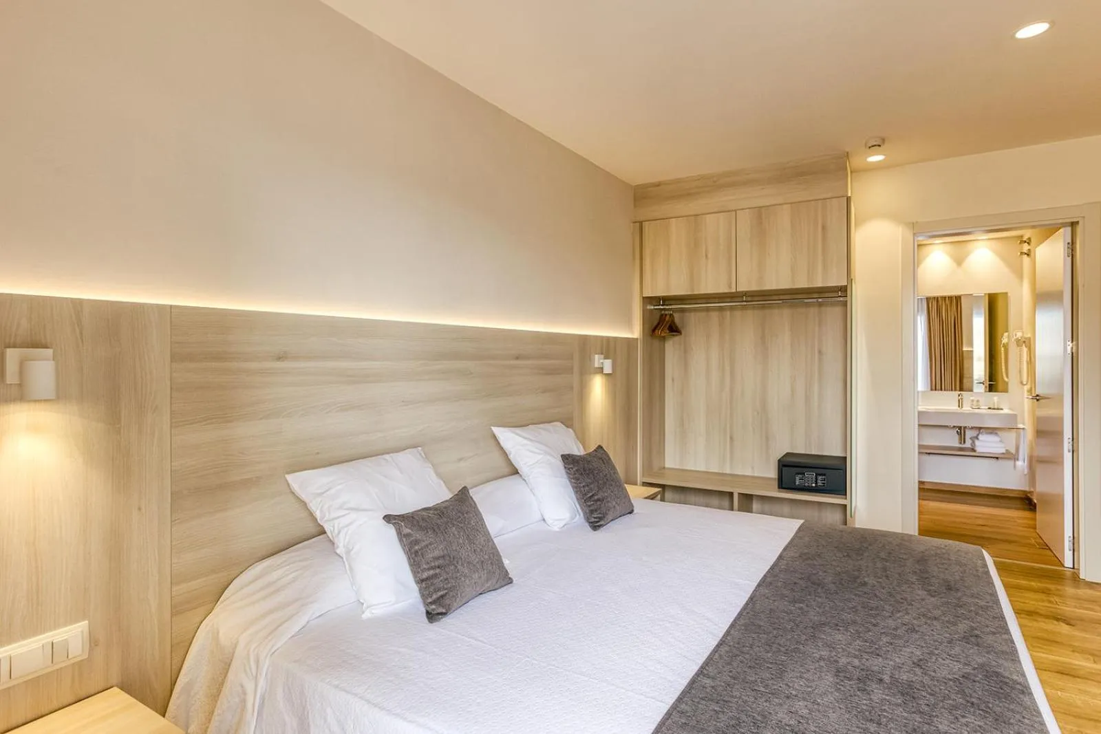 Bed in Hotel Emporium - Adults Only