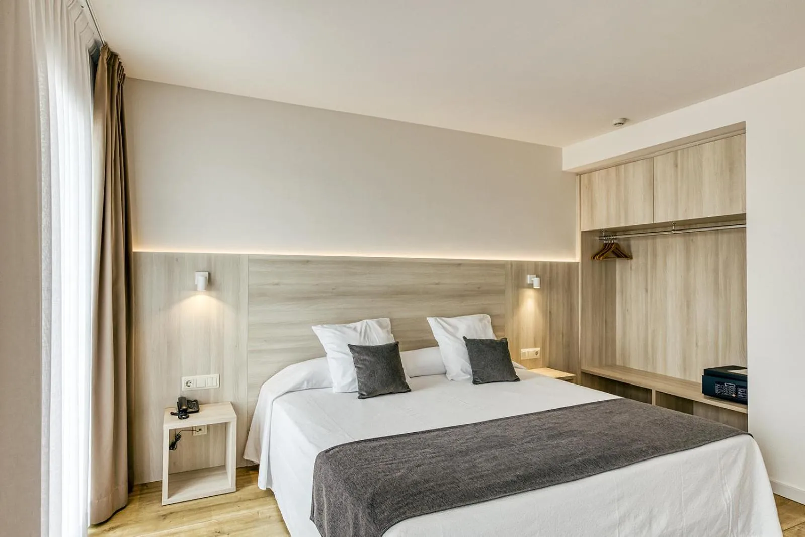 Bed in Hotel Emporium - Adults Only