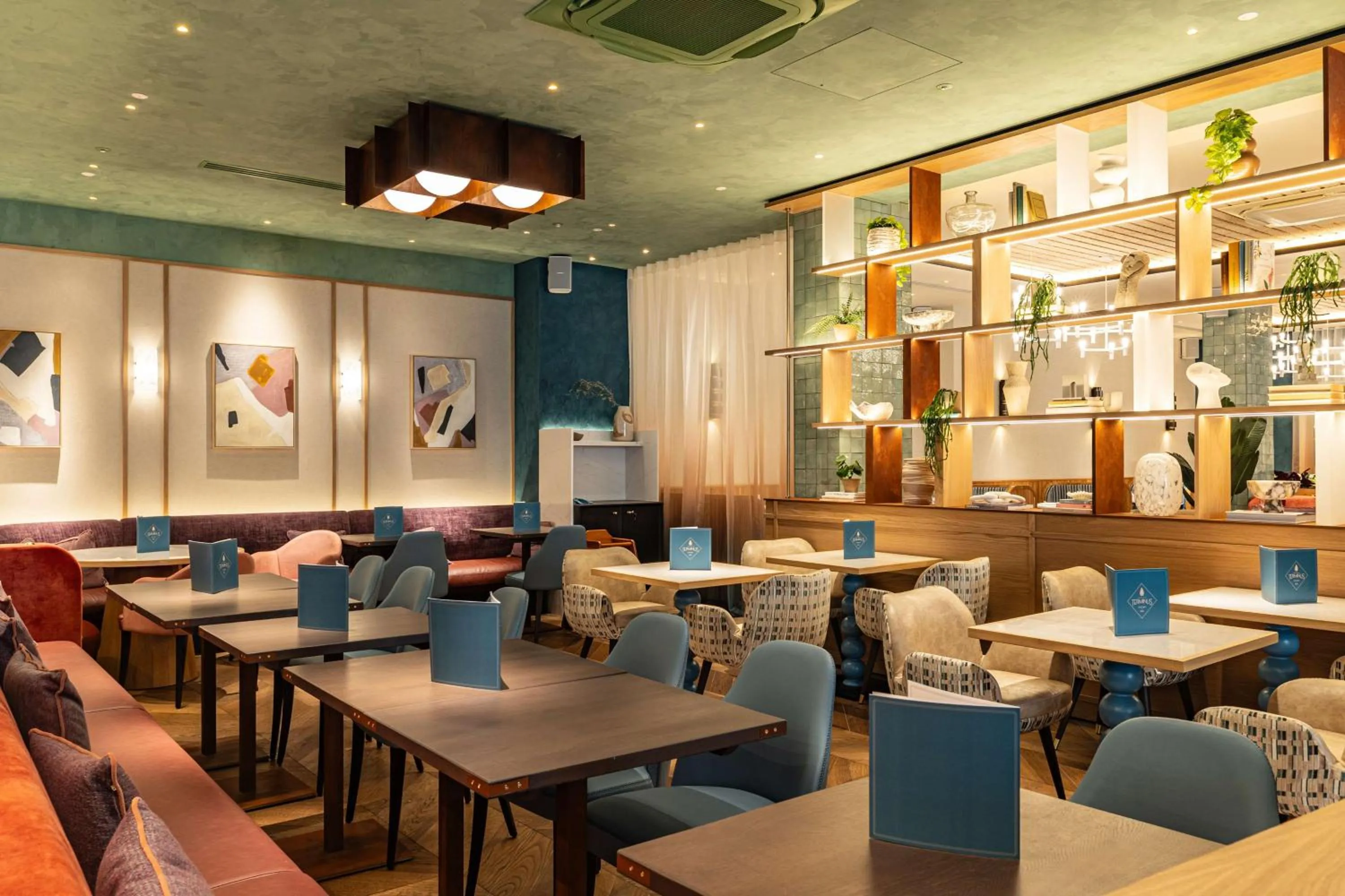 Restaurant/places to eat in DoubleTree by Hilton London Victoria