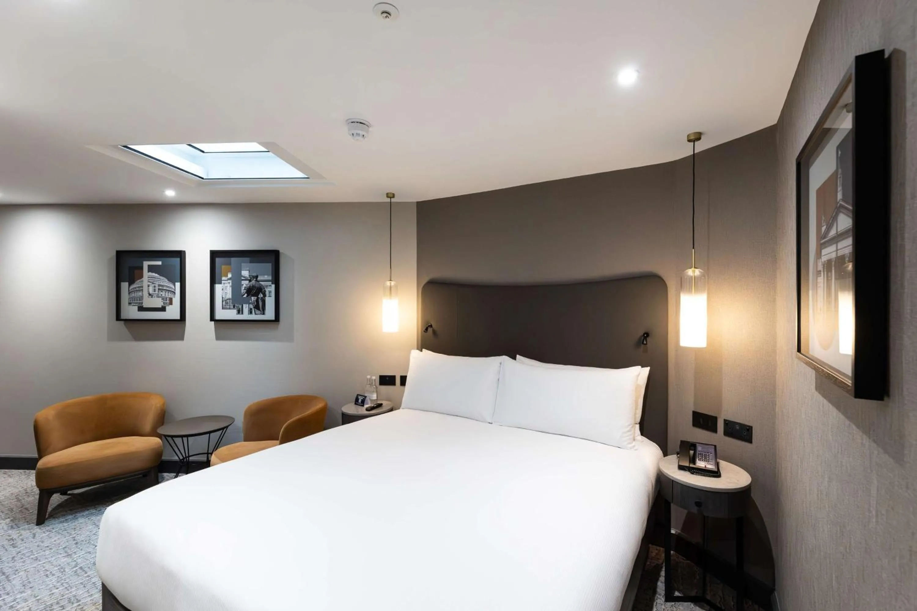 Bed in DoubleTree by Hilton London Victoria