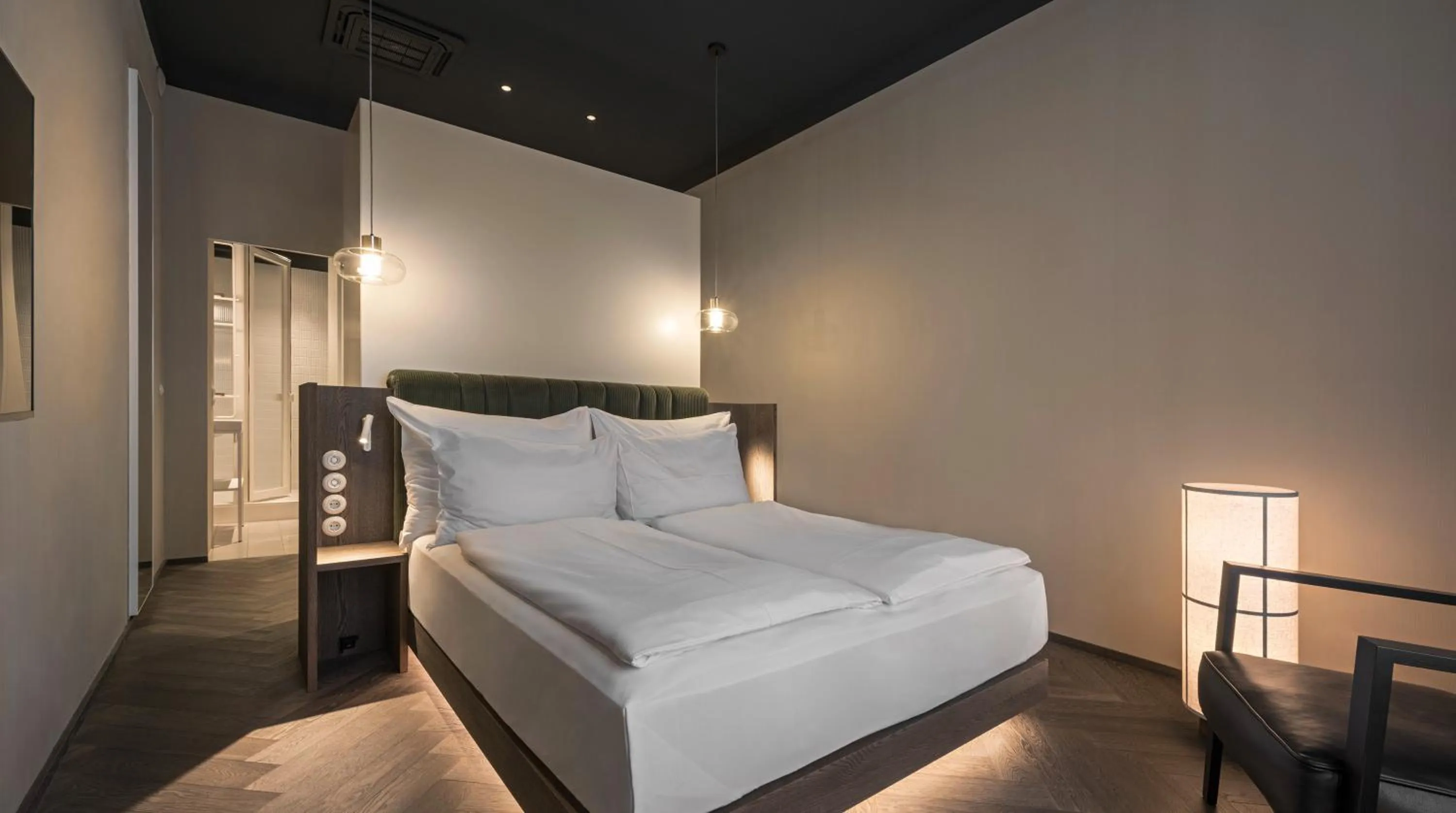 Photo of the whole room, Bed in Rooms by Wolfensson - Boutique Hotel