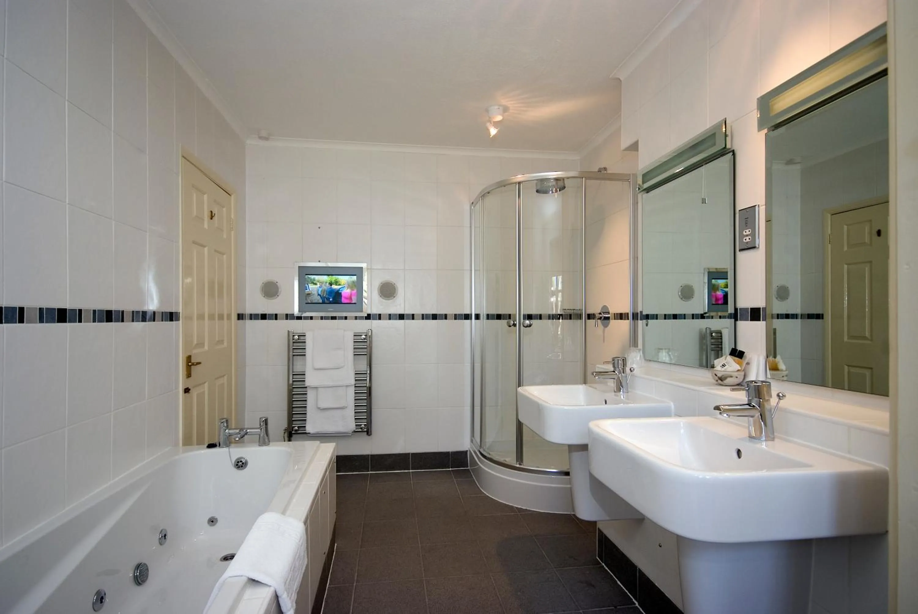 Bathroom in Appleby Manor Hotel & Garden Spa