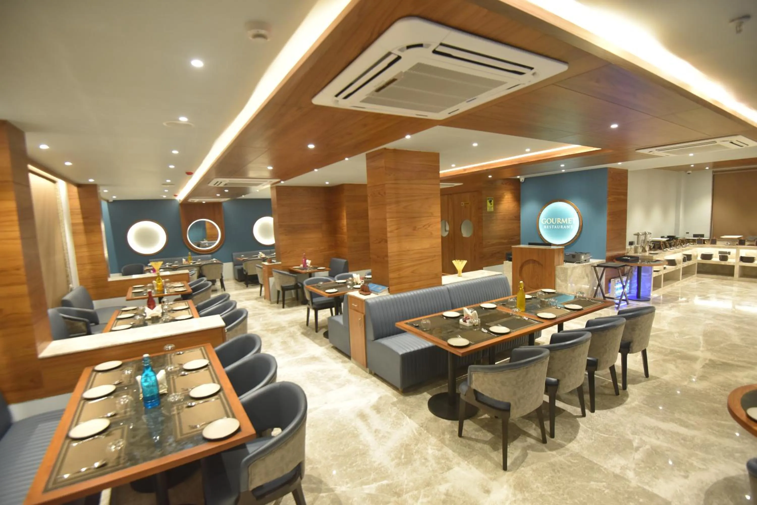 Restaurant/places to eat in Kings Kraft Tremezzo Inn, Somnath