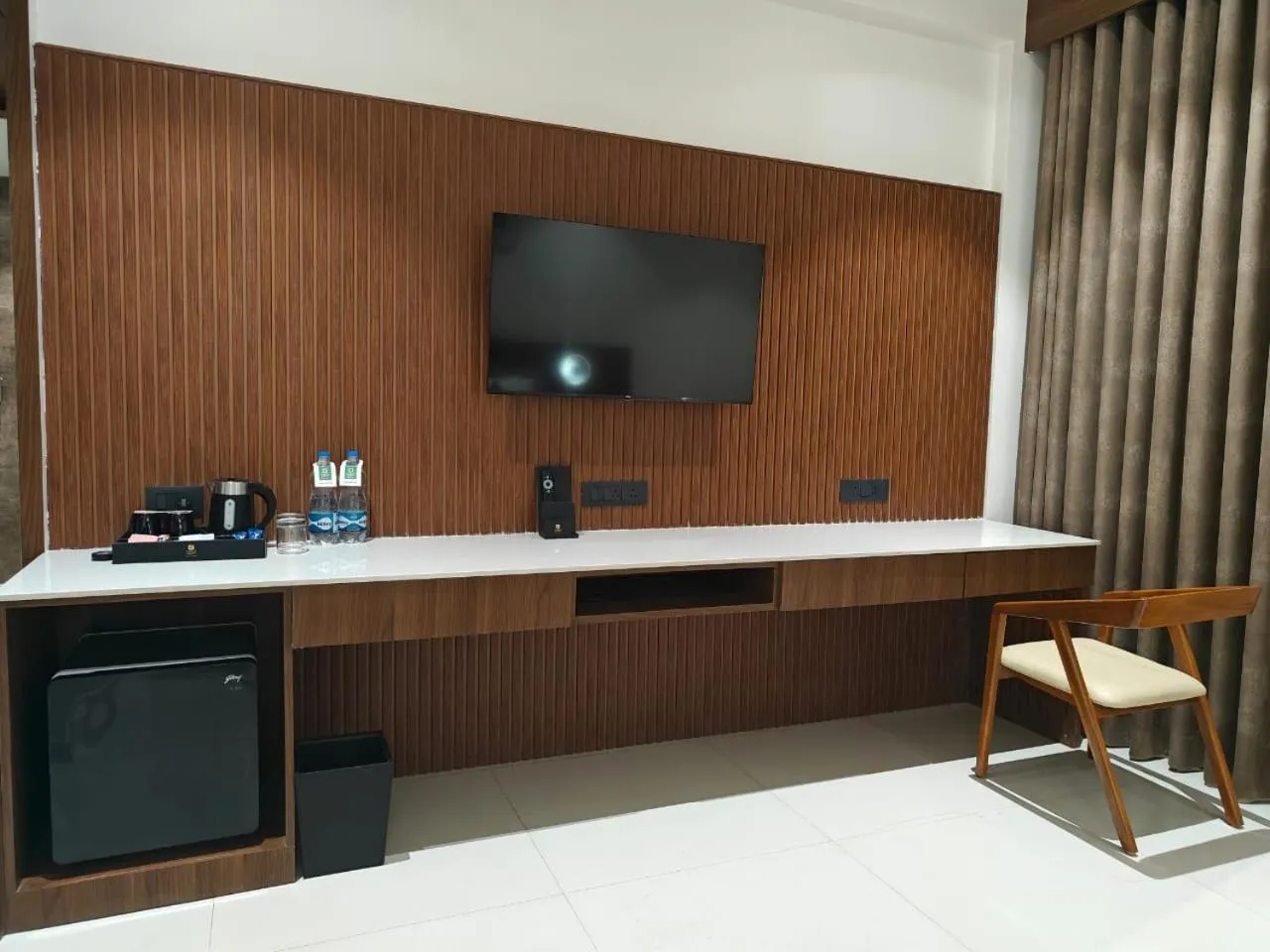 Coffee/tea facilities in Kings Kraft Tremezzo Inn, Somnath
