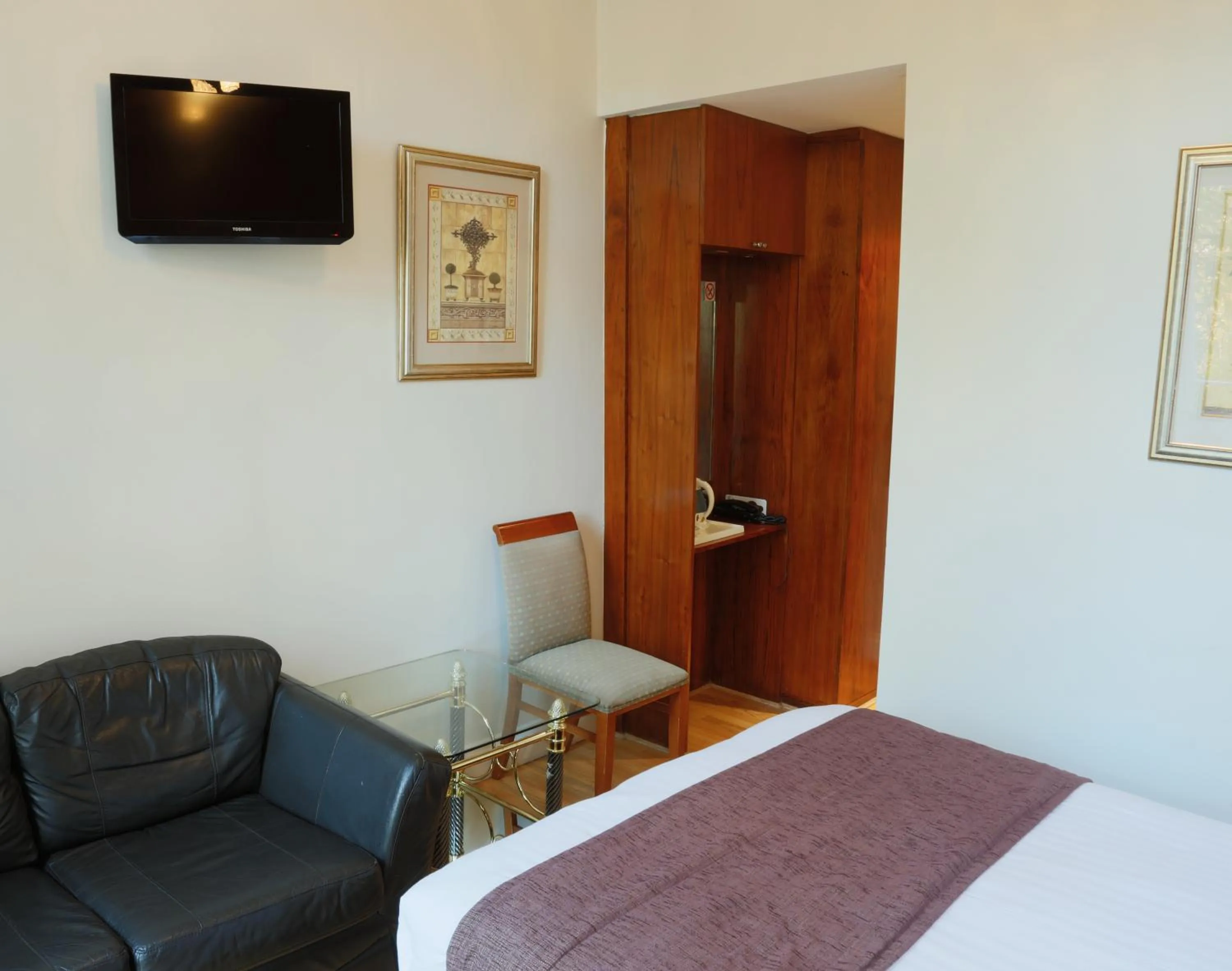 Decorative detail, Bed in Garden View Hotel