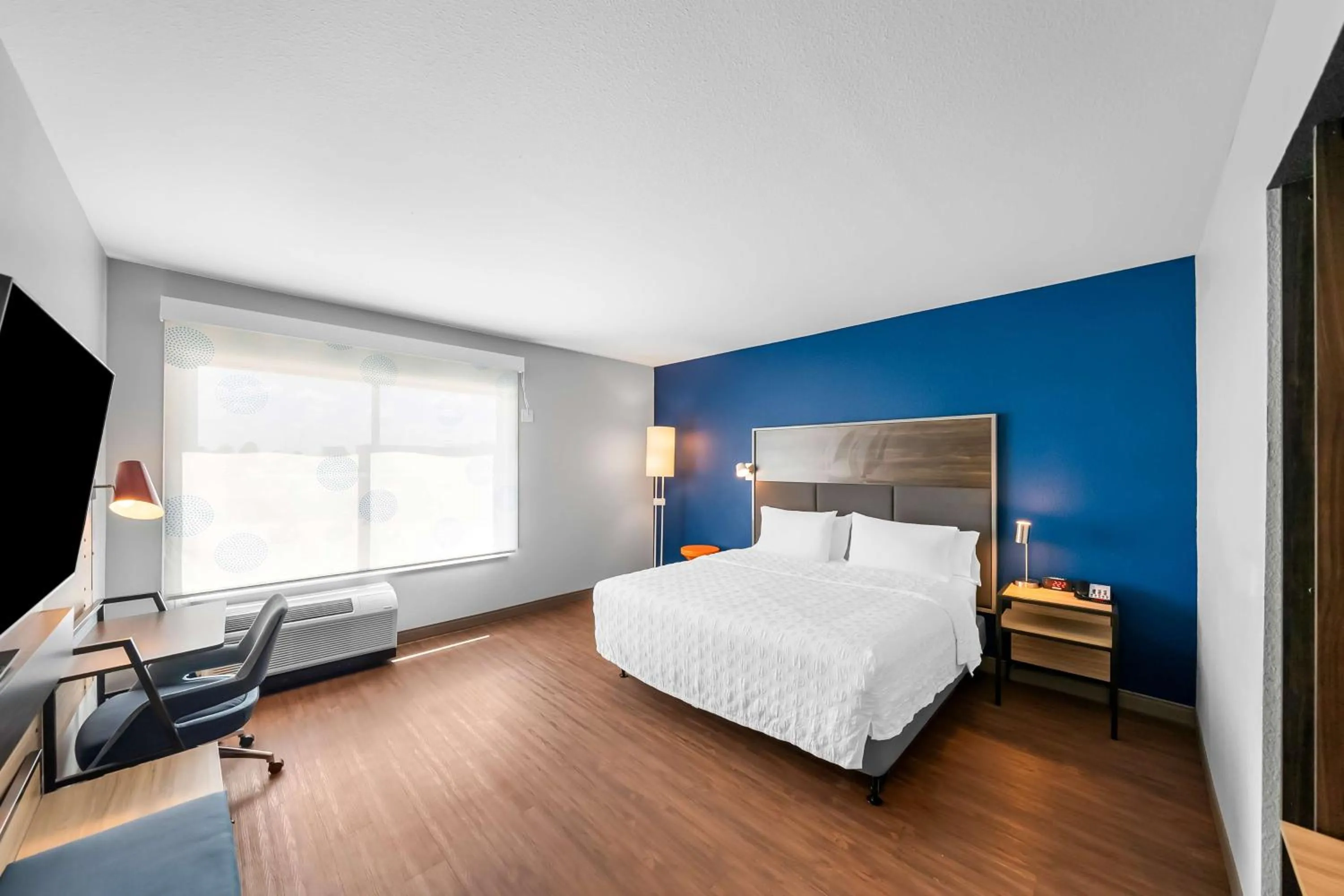 Bedroom, Bed in Tru by Hilton Plano Hwy 75