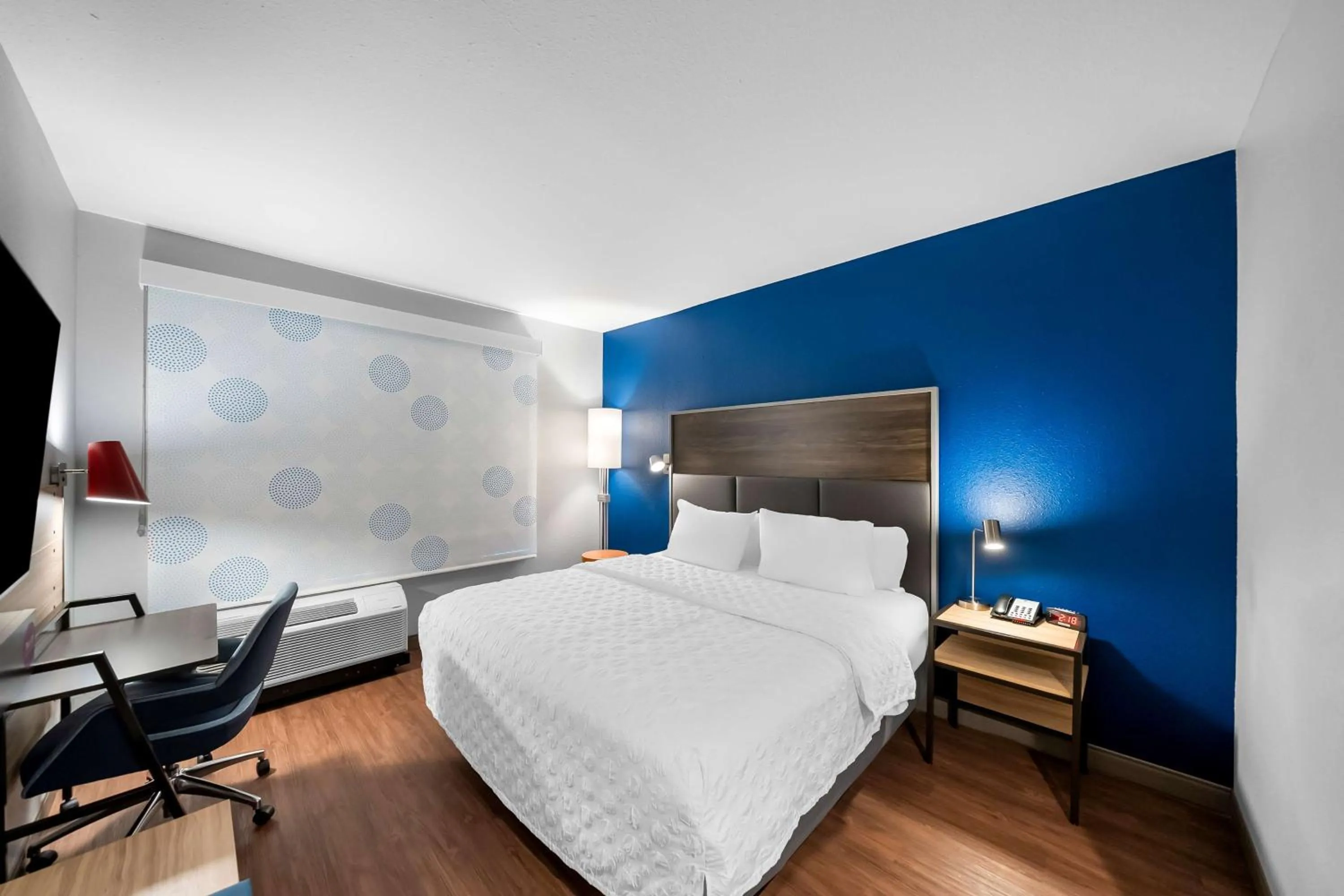 Bedroom, Bed in Tru by Hilton Plano Hwy 75