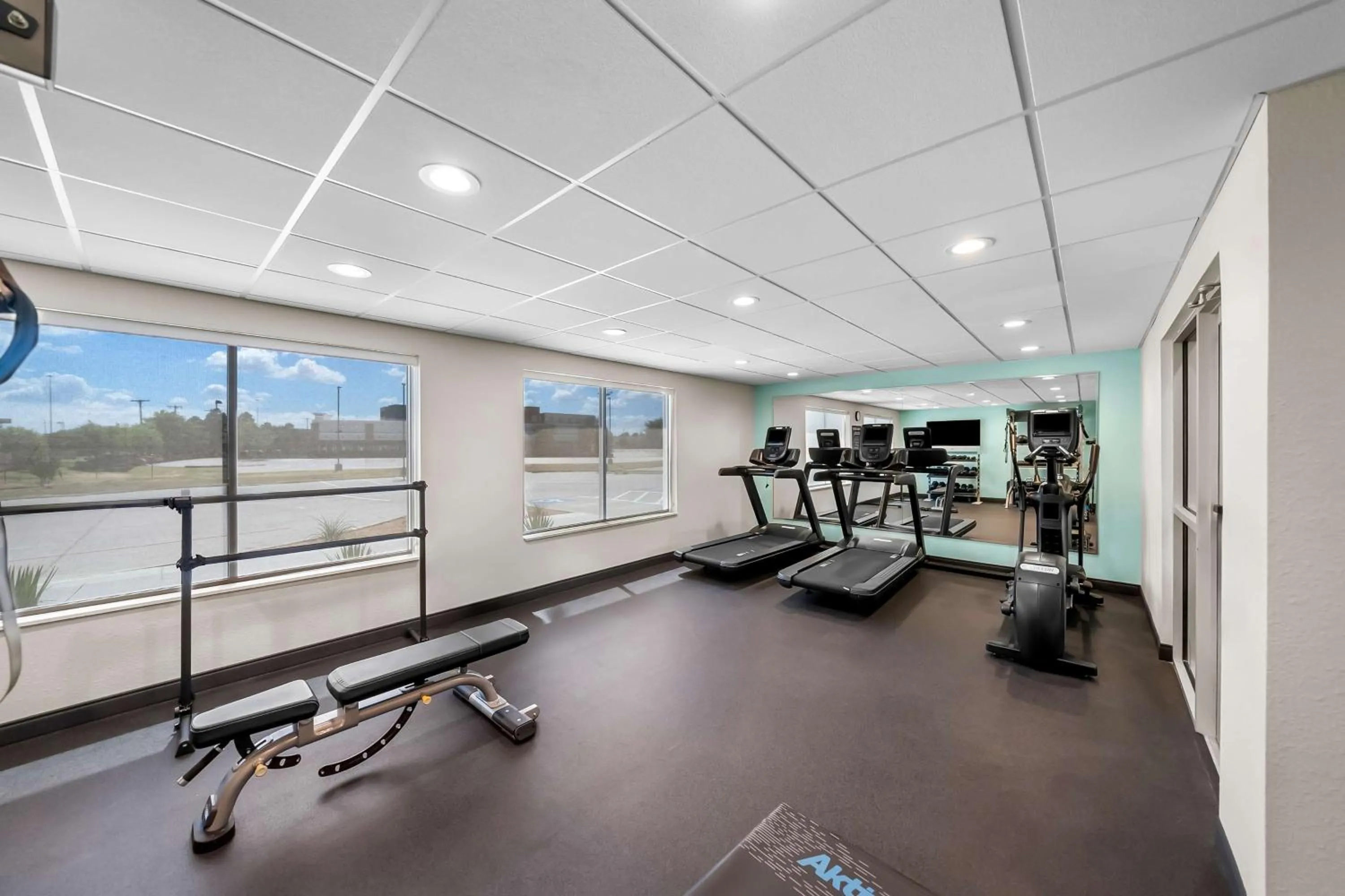 Fitness centre/facilities in Tru by Hilton Plano Hwy 75