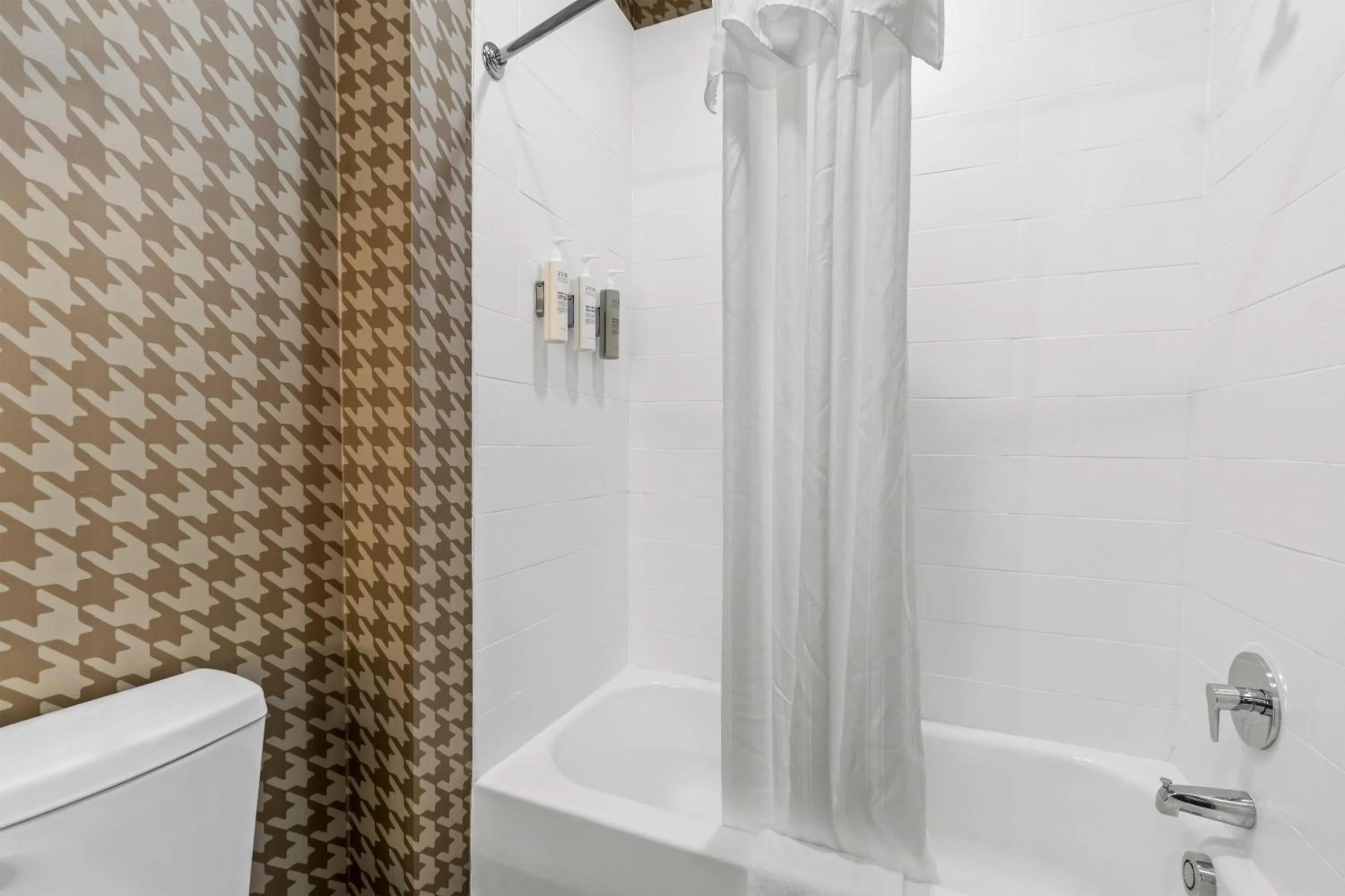 Bathroom in Home2 Suites By Hilton Marion