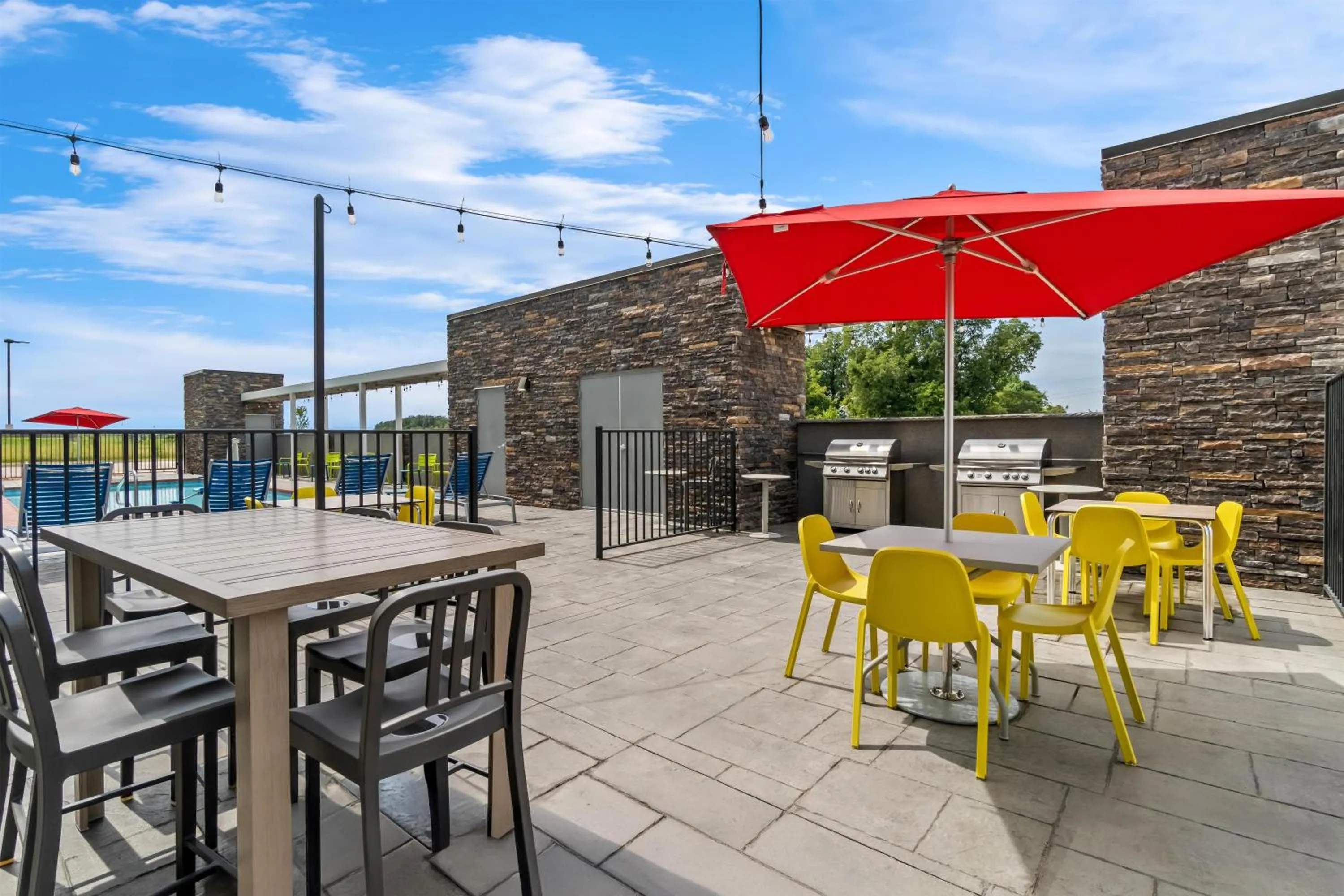 Patio in Home2 Suites By Hilton Marion