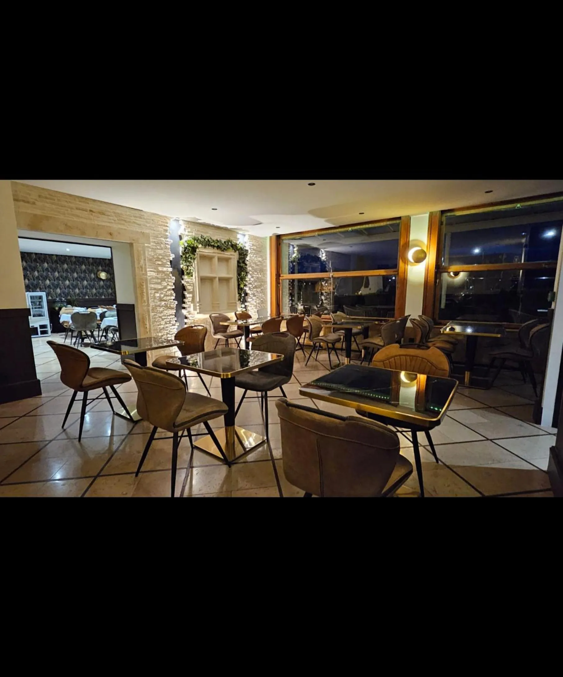 Restaurant/places to eat in Auberge de la Marine