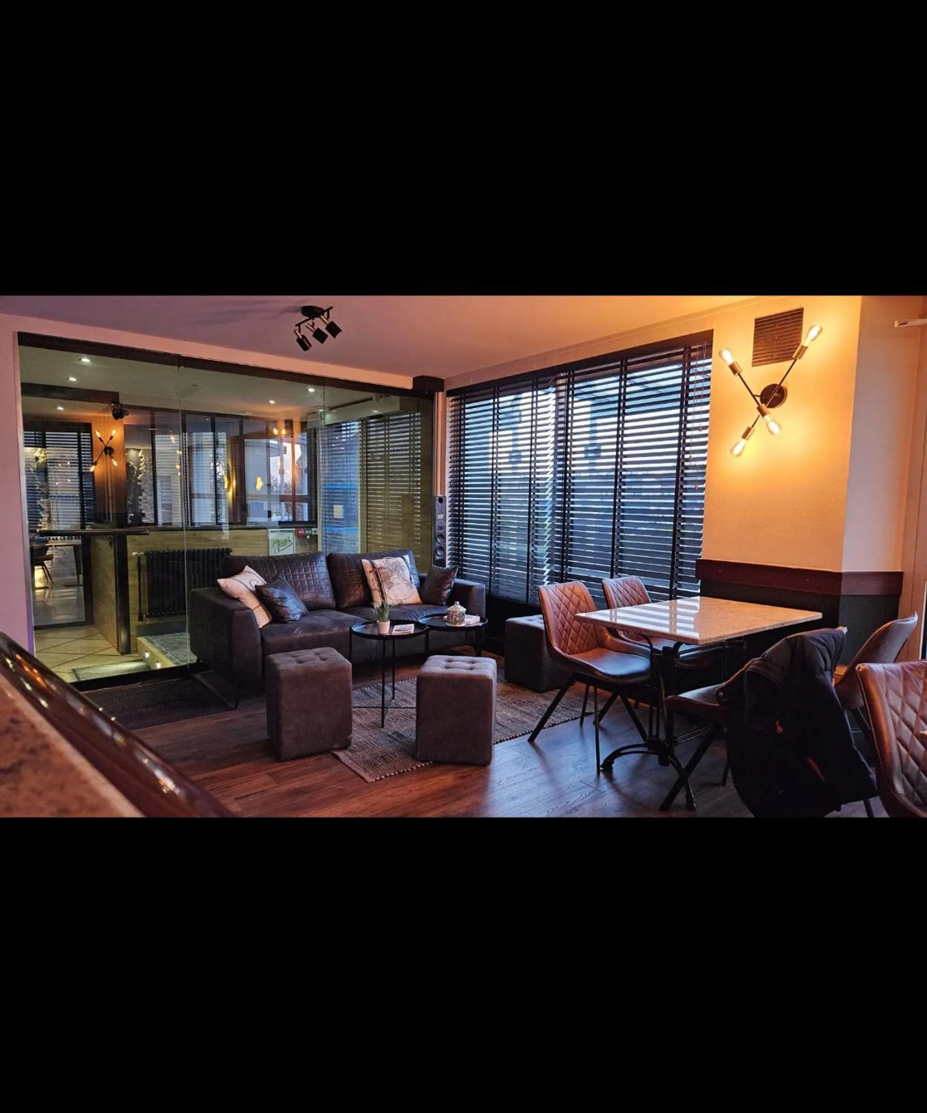 Restaurant/places to eat in Auberge de la Marine