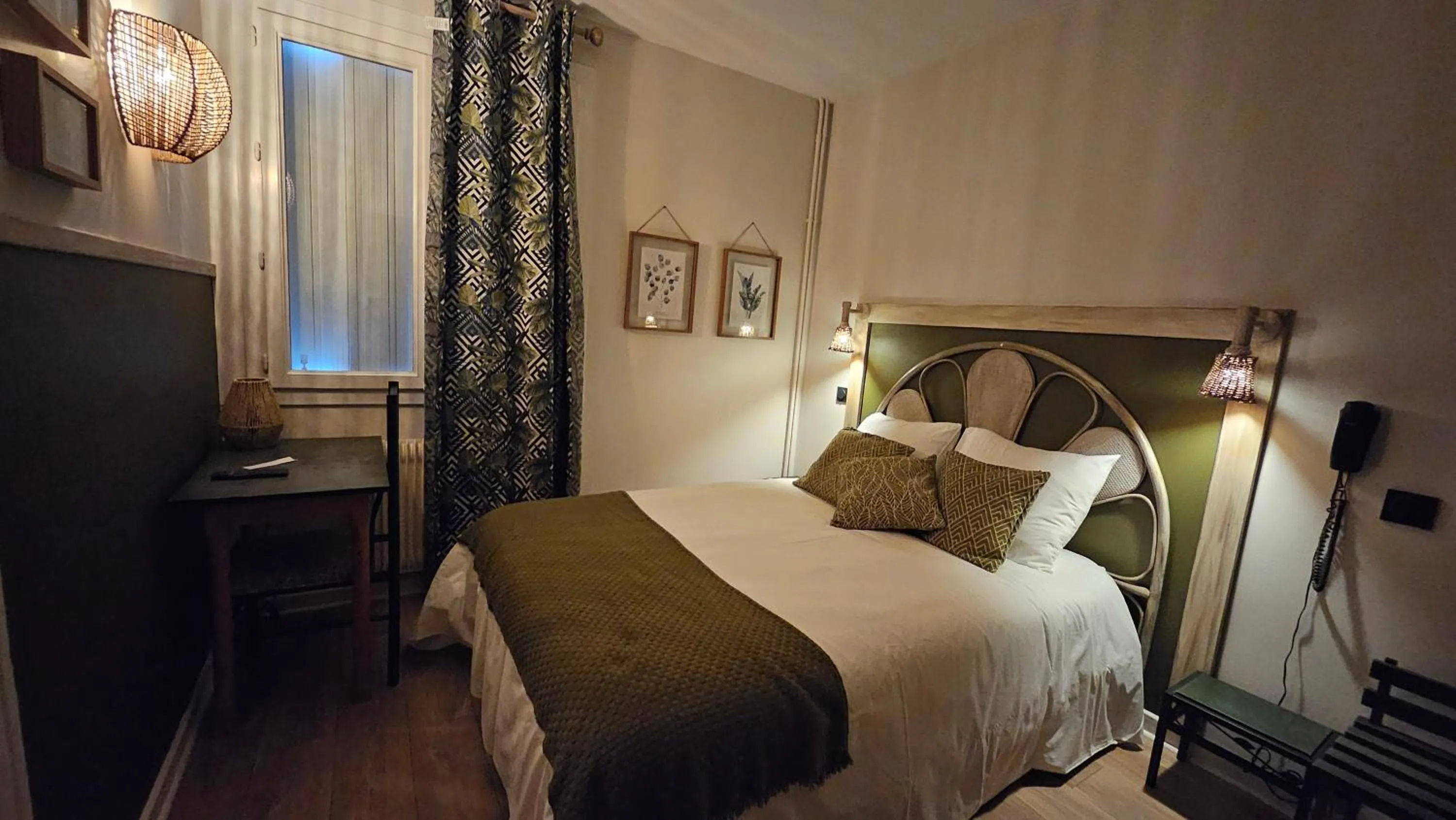 Bed in Auberge de la Marine