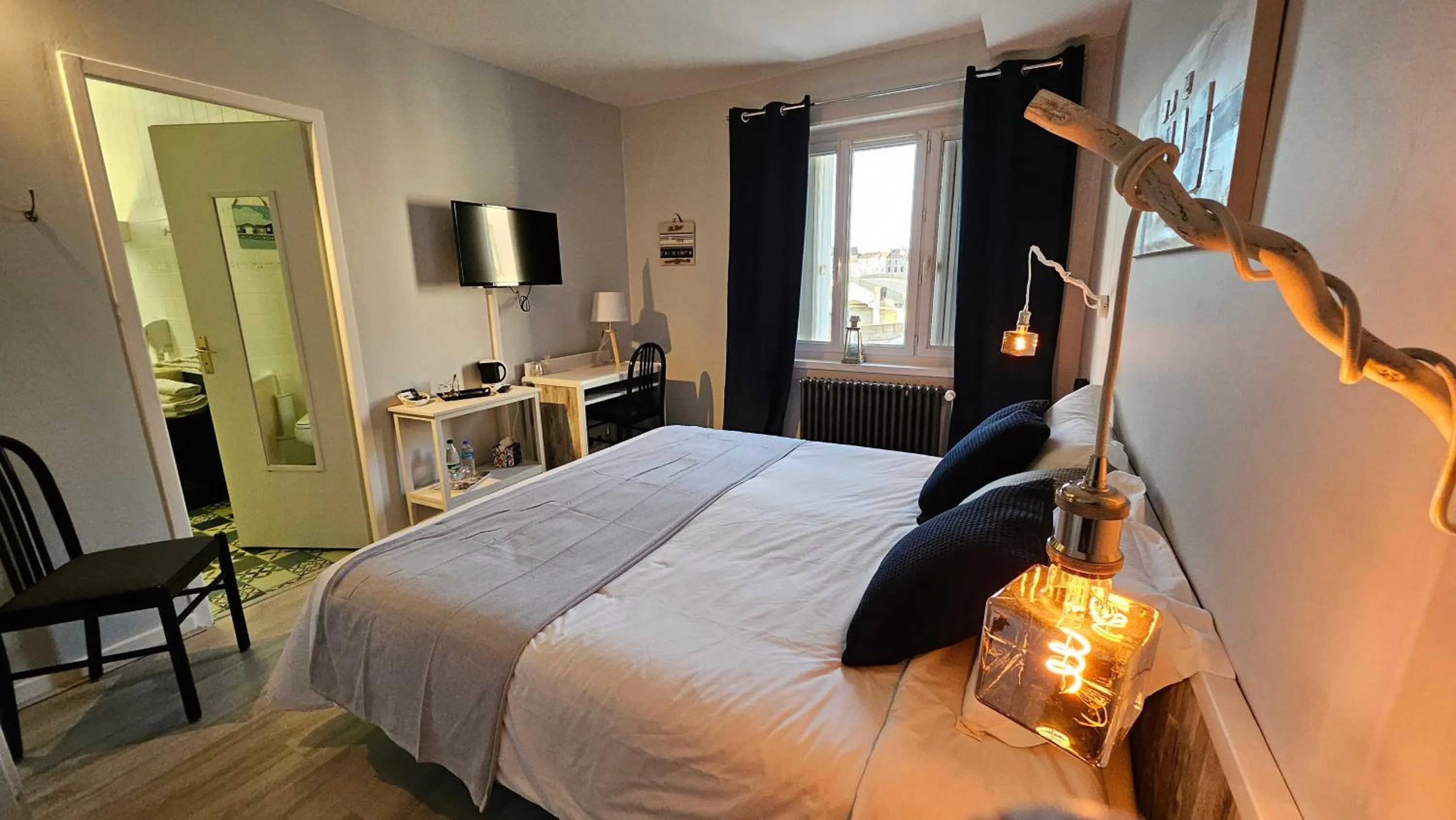 Bed in Auberge de la Marine