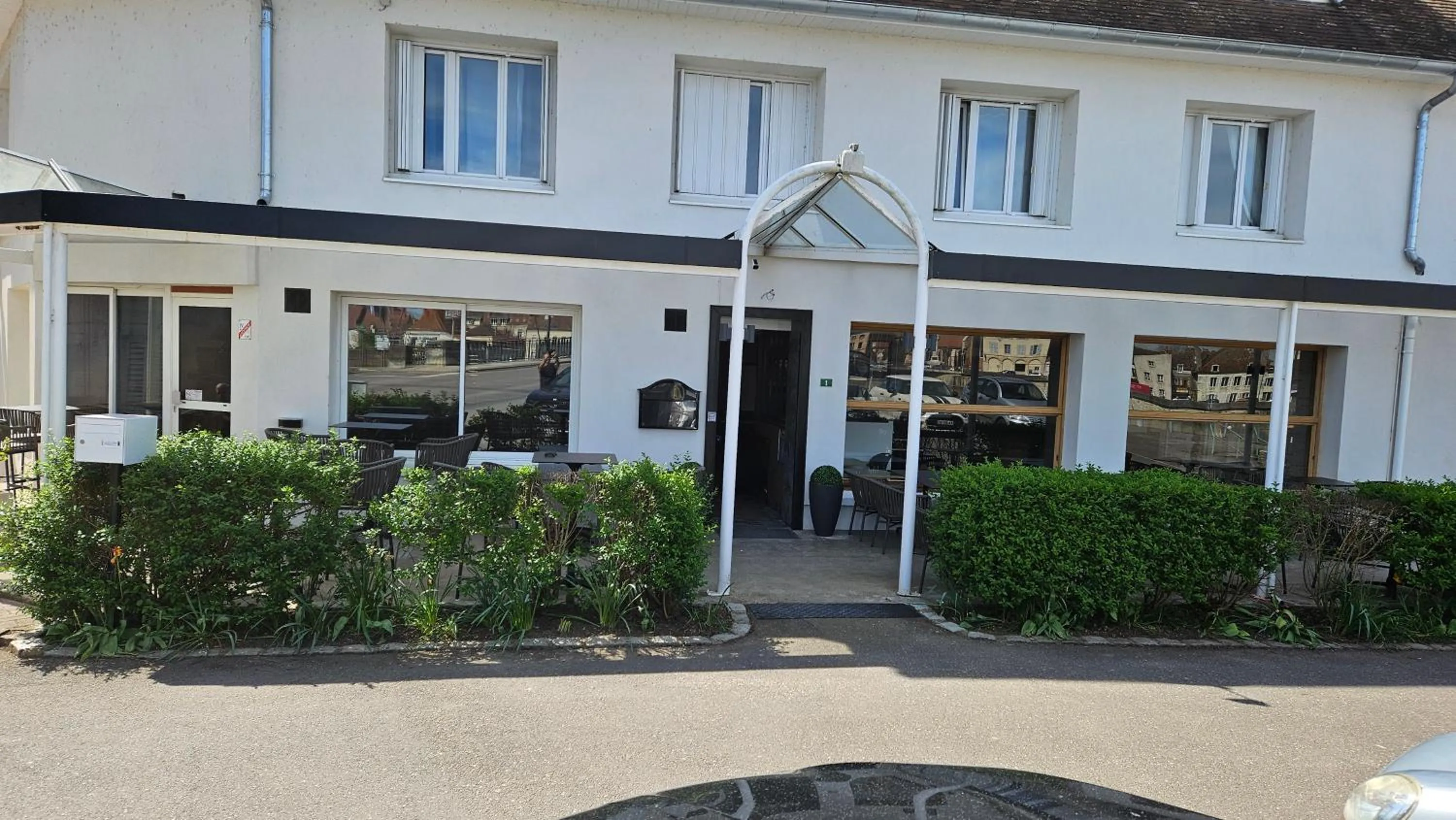 Facade/entrance in Auberge de la Marine