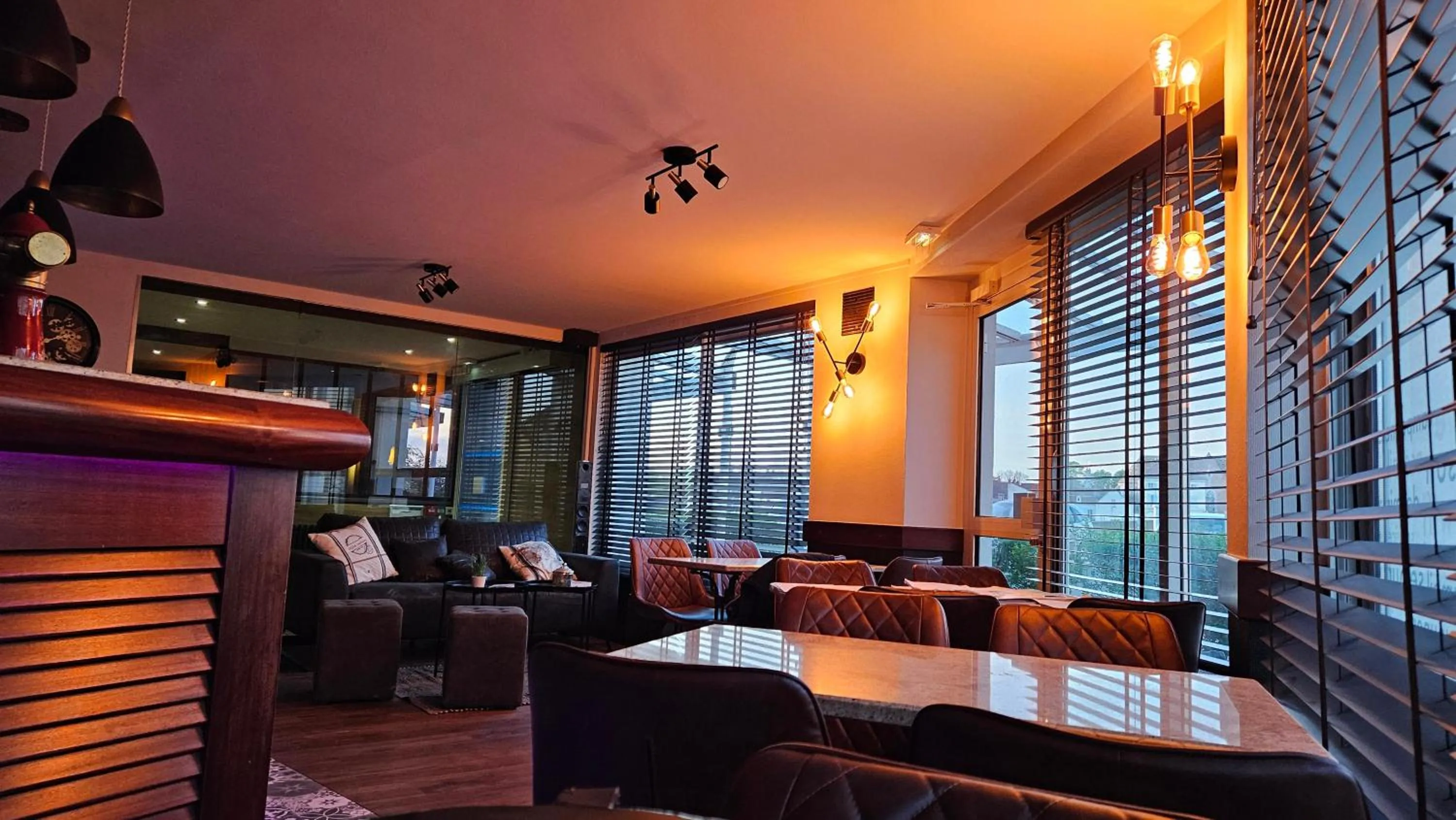 Restaurant/places to eat in Auberge de la Marine