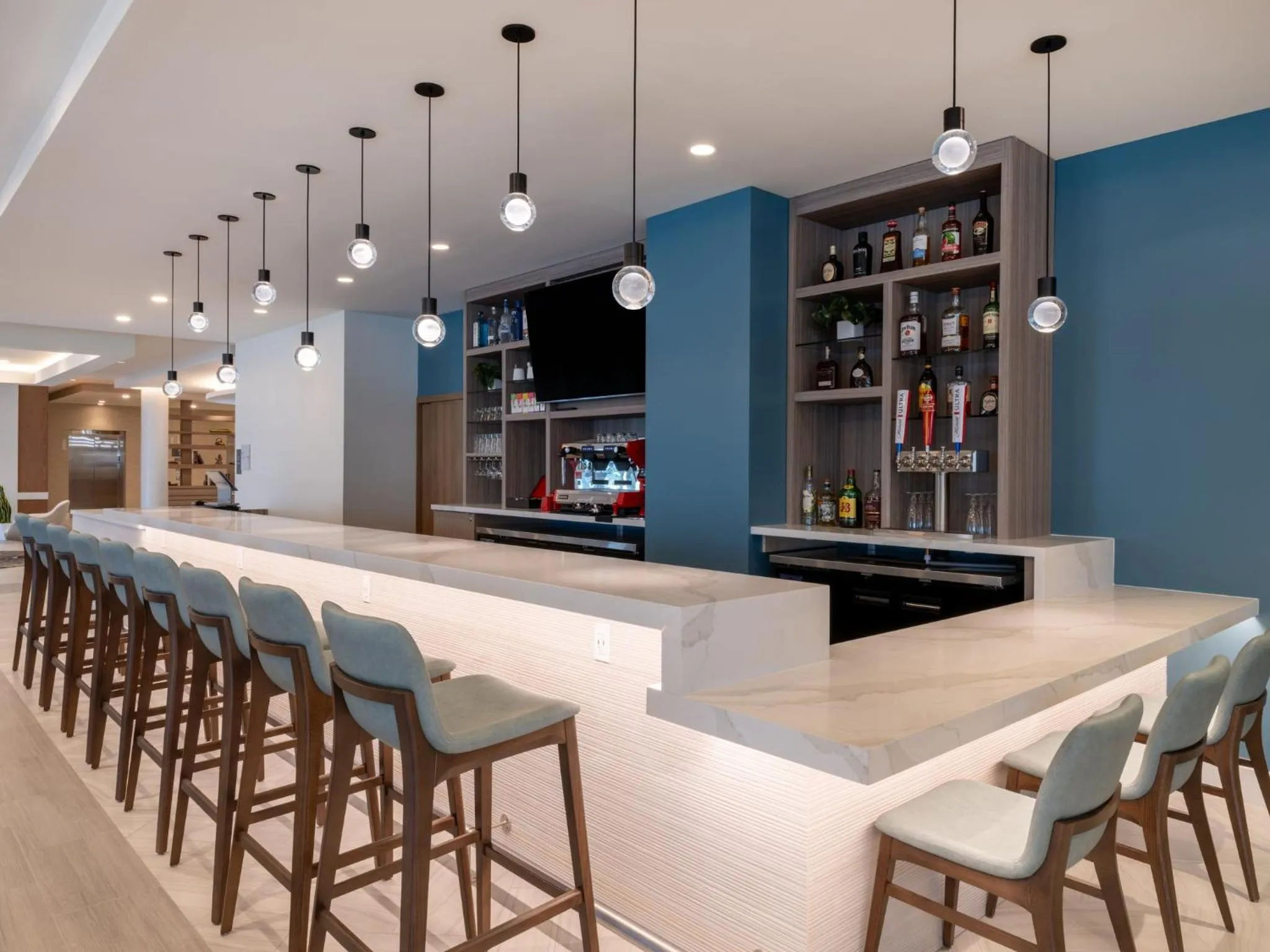 Lounge or bar in EVEN Hotel Miami - Doral Area by IHG
