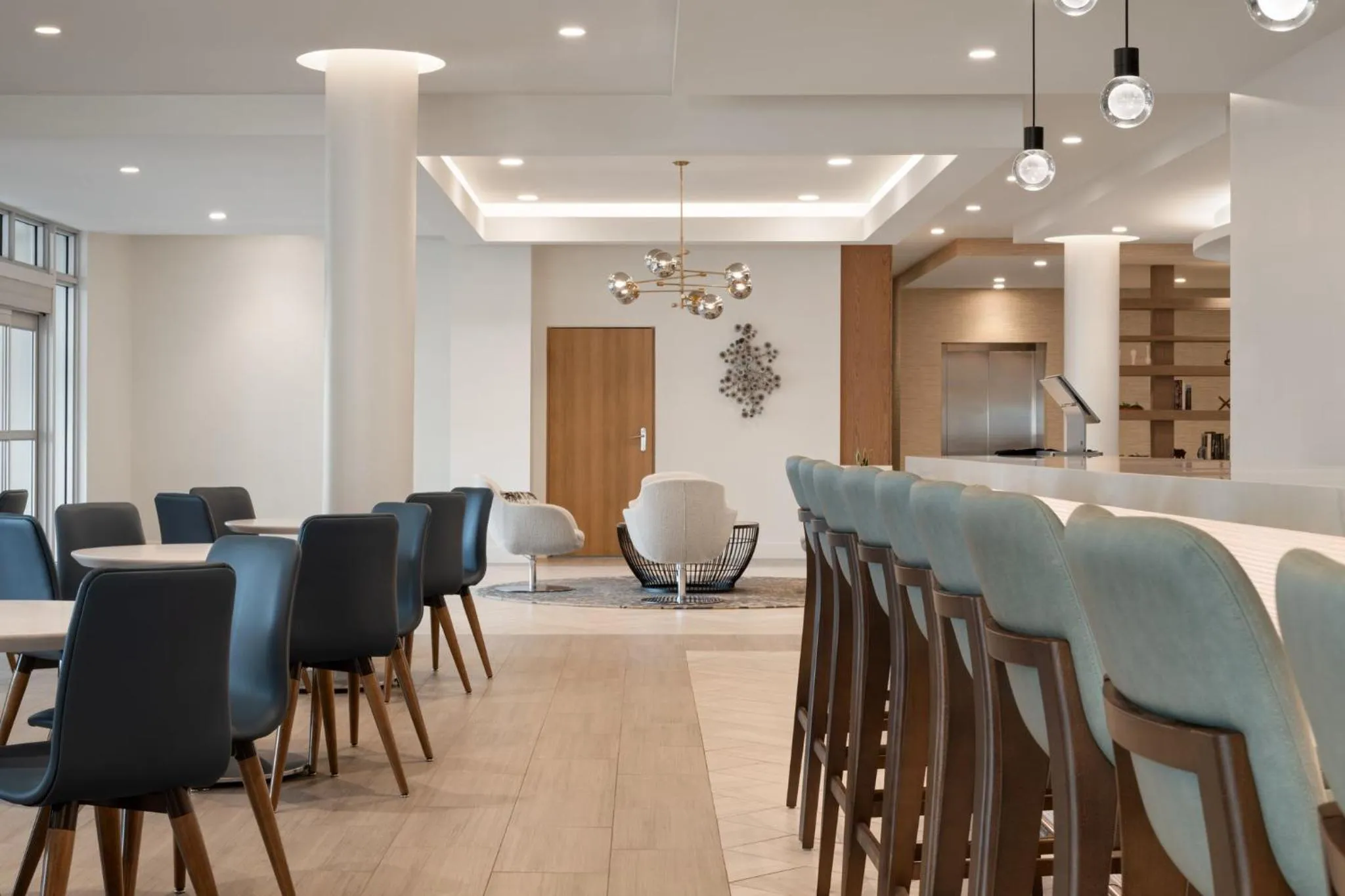 Lounge or bar in EVEN Hotel Miami - Doral Area by IHG