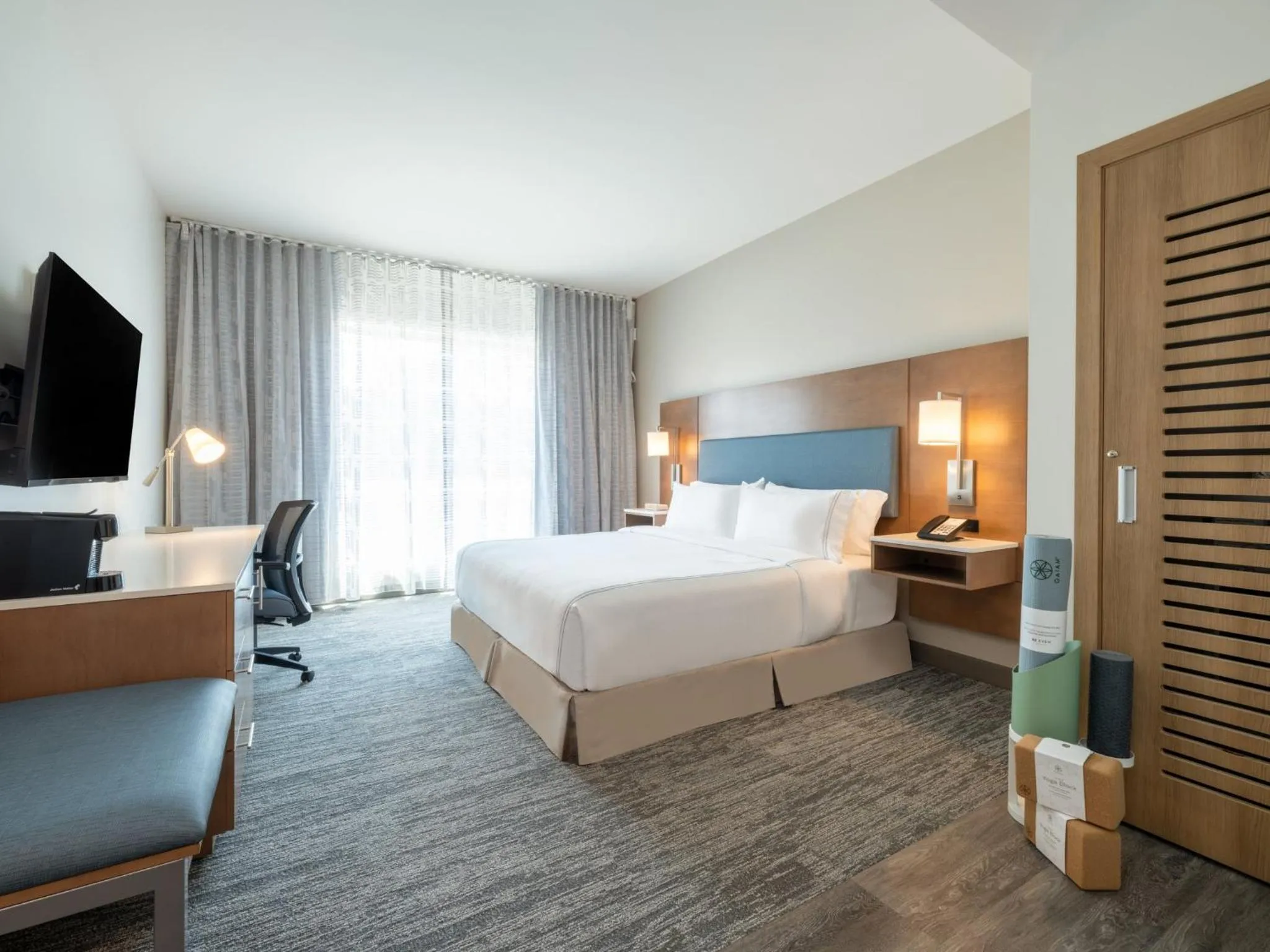 Photo of the whole room, Bed in EVEN Hotel Miami - Doral Area by IHG