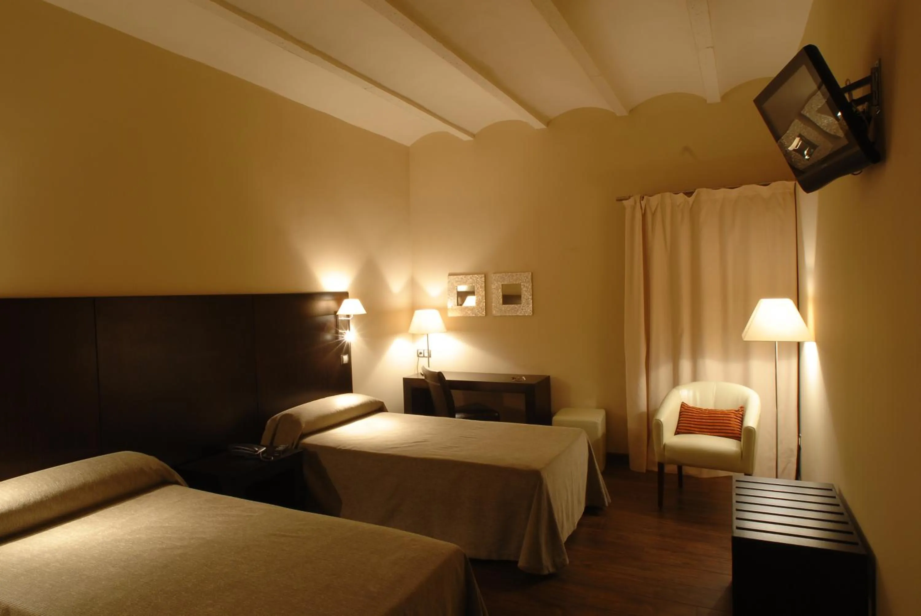 Photo of the whole room, Bed in Molí Blanc Hotel