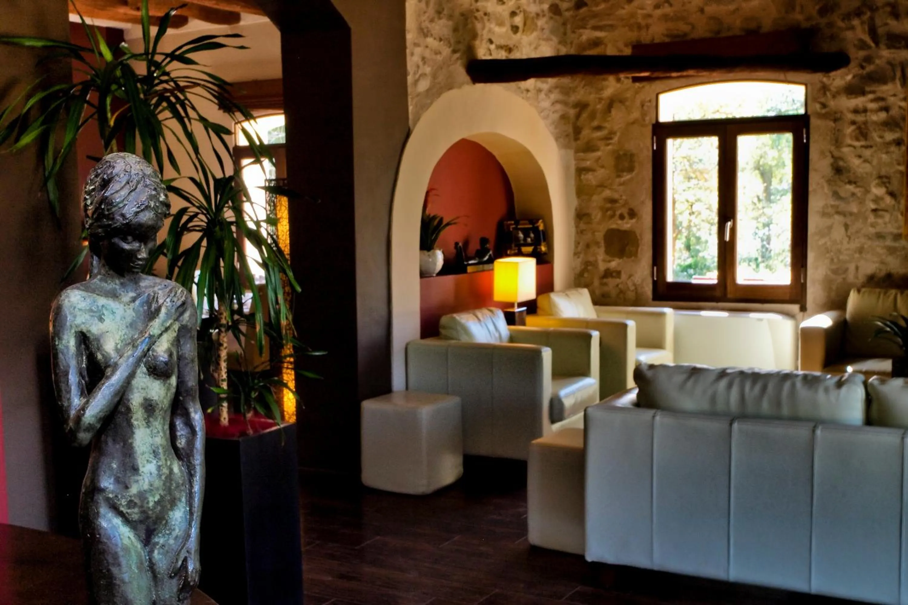 Communal lounge/ TV room in Molí Blanc Hotel