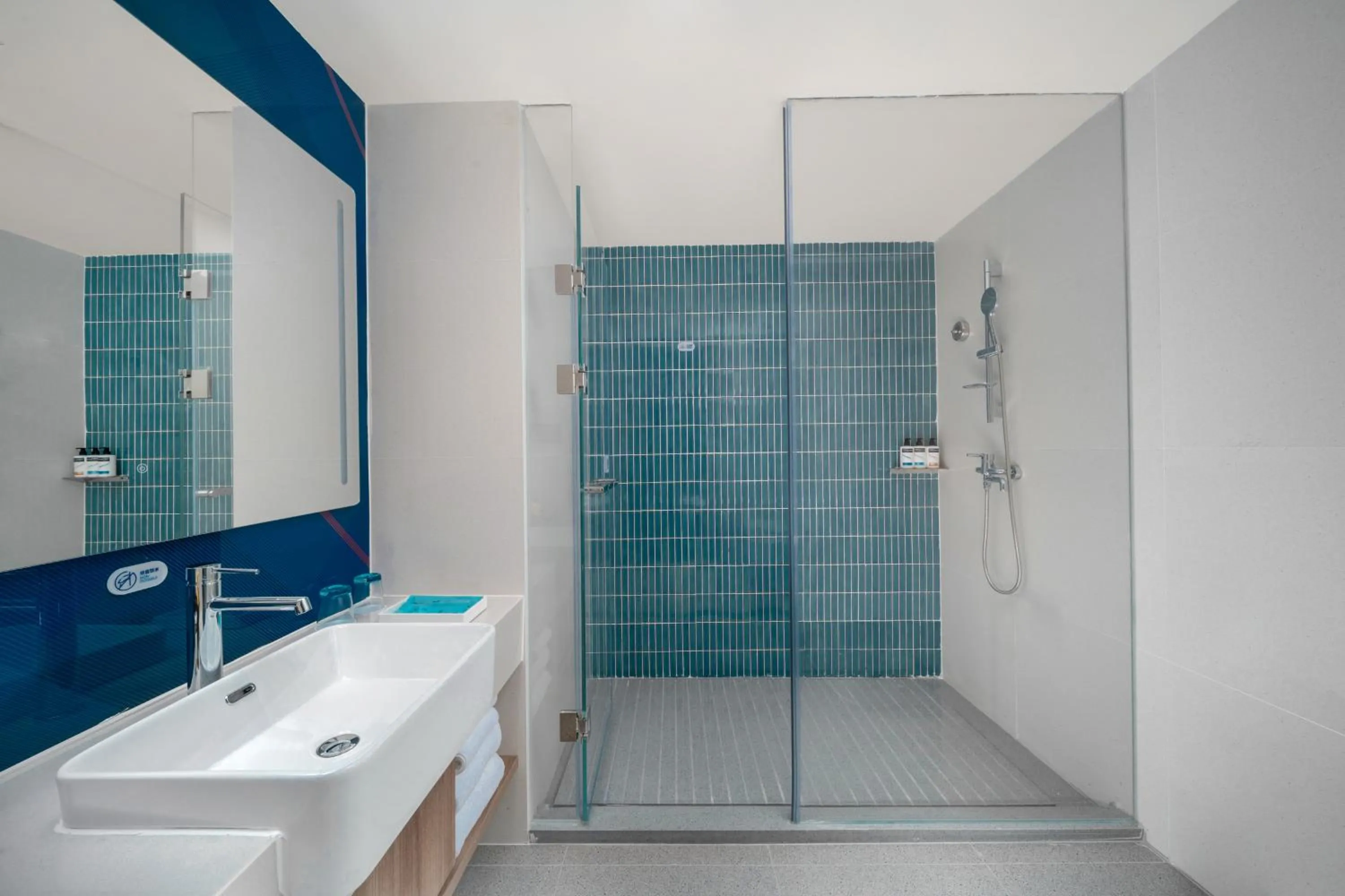 Toilet in Holiday Inn Express Zhengzhou Garden Road