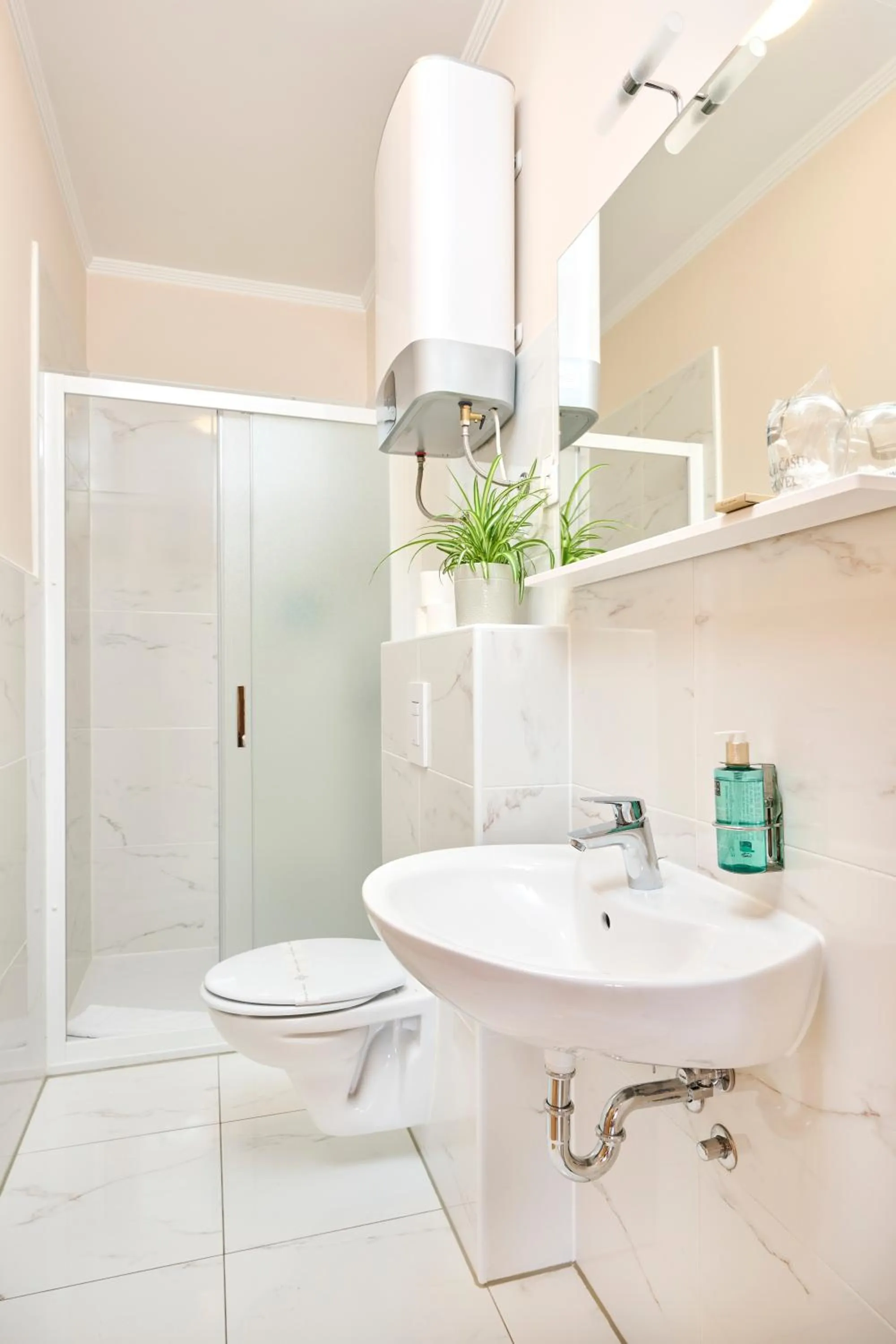 Shower in Hotel Kadoor