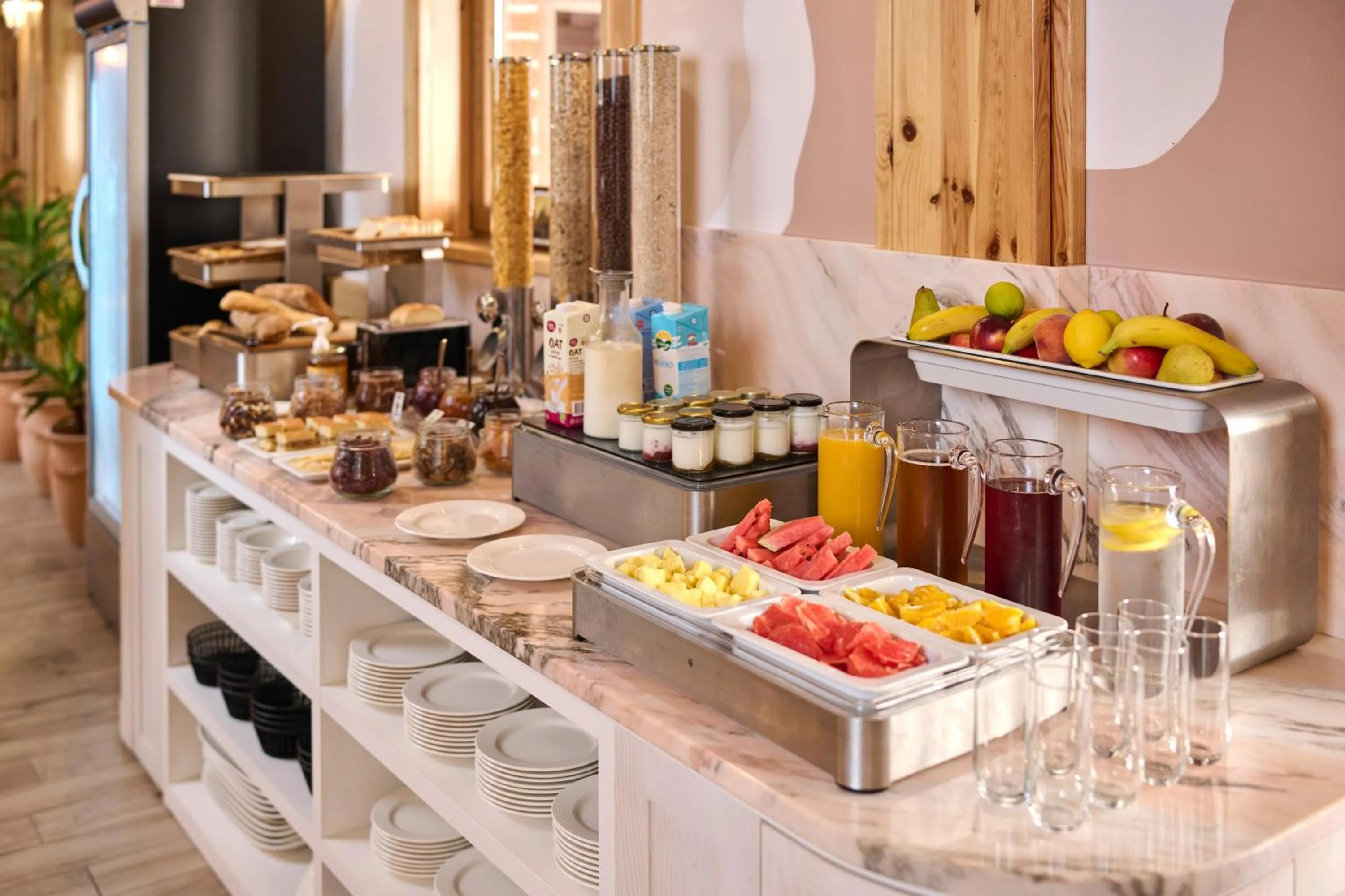 Restaurant/places to eat in Hotel Kadoor