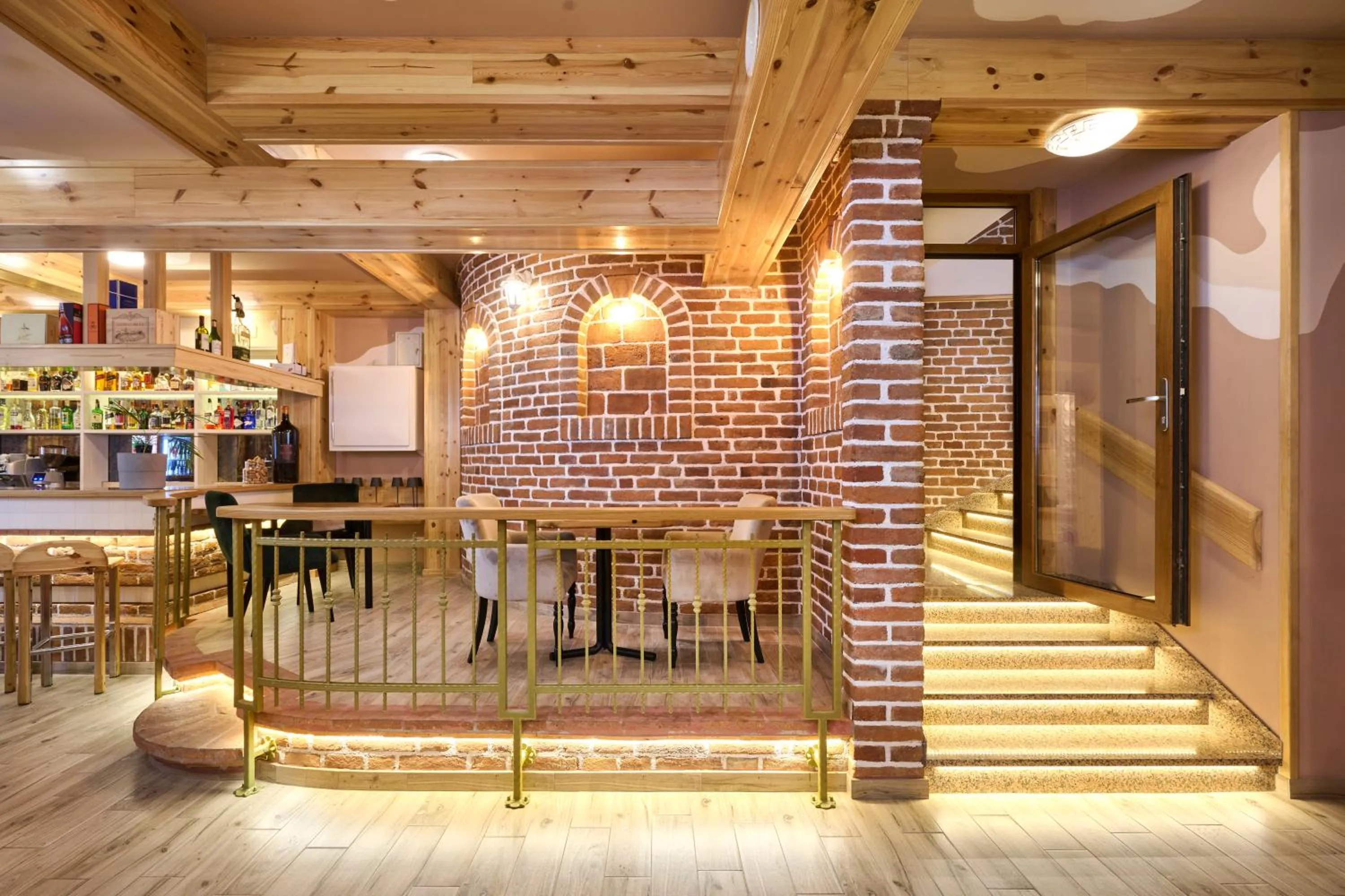 Restaurant/places to eat in Hotel Kadoor