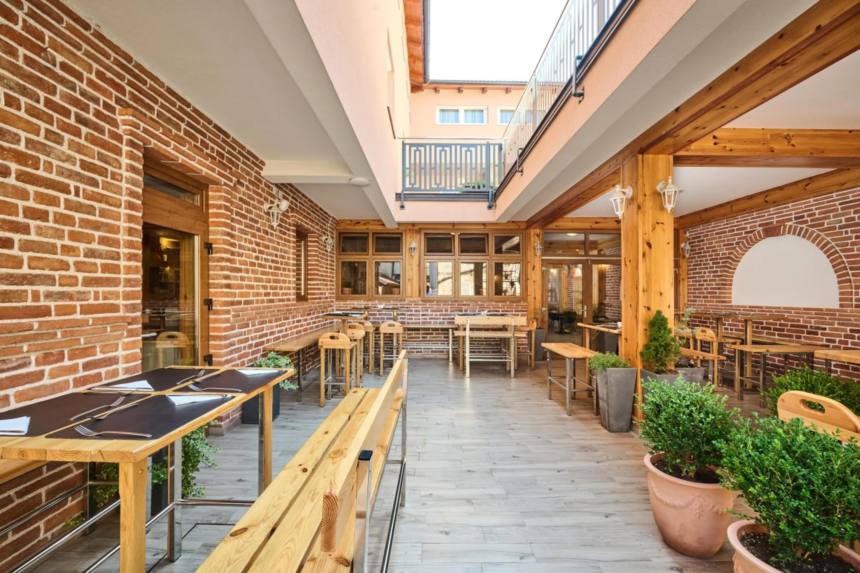 Restaurant/places to eat in Hotel Kadoor