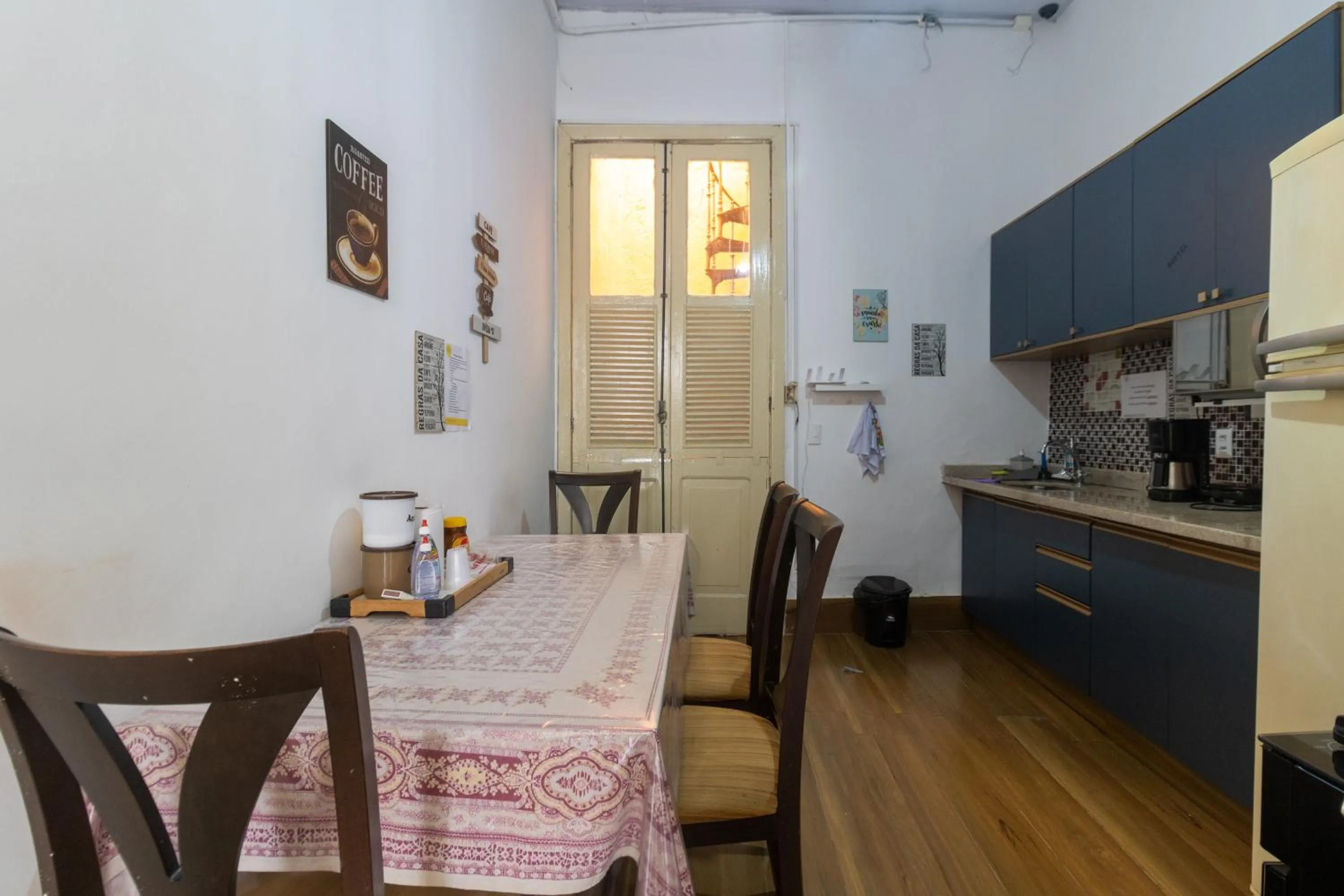 Kitchen or kitchenette in Rio Vibes Hostel - Hostel na Glória, AC, Social Vibe & Near Lapa