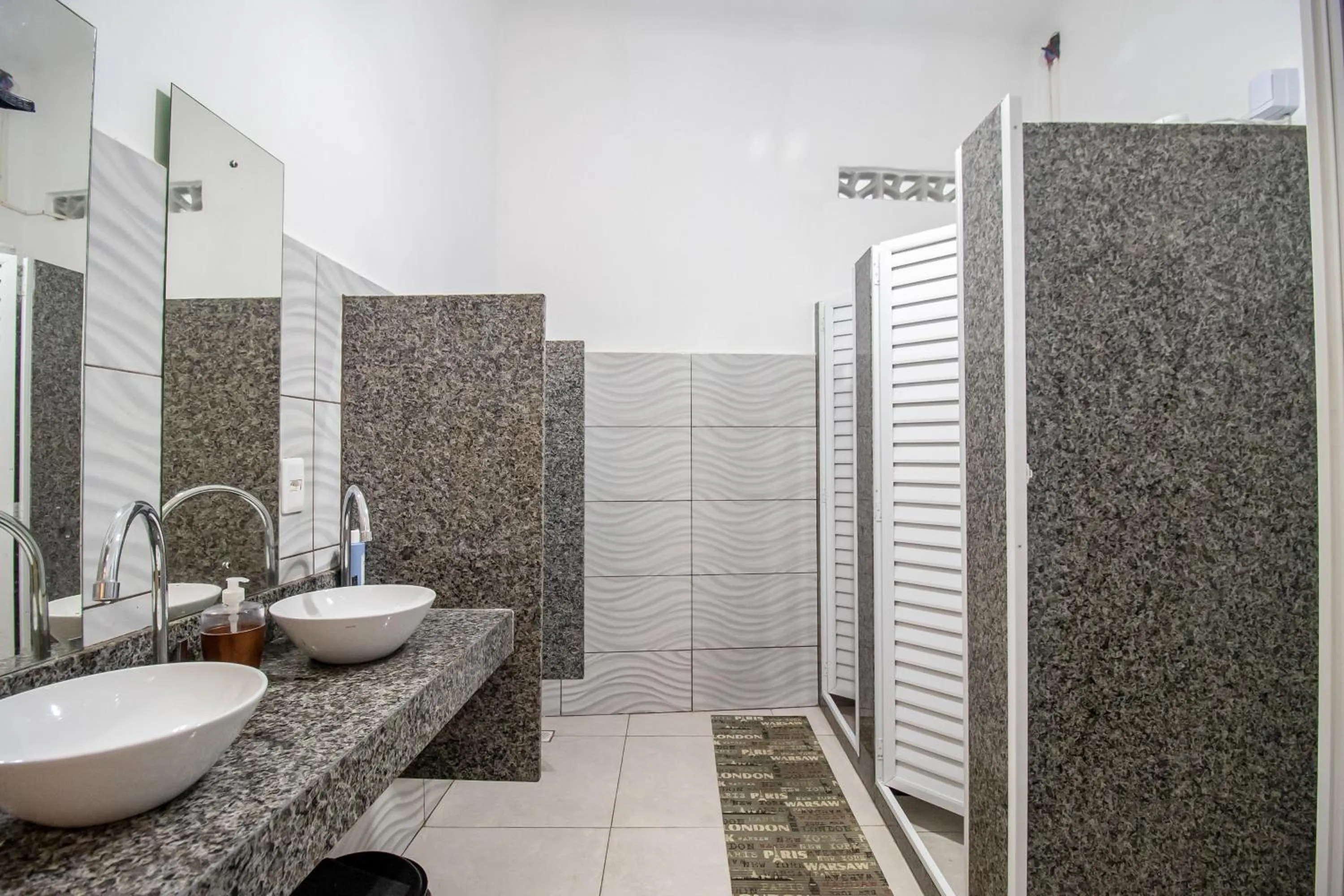 Shower in Rio Vibes Hostel - Hostel na Glória, AC, Social Vibe & Near Lapa