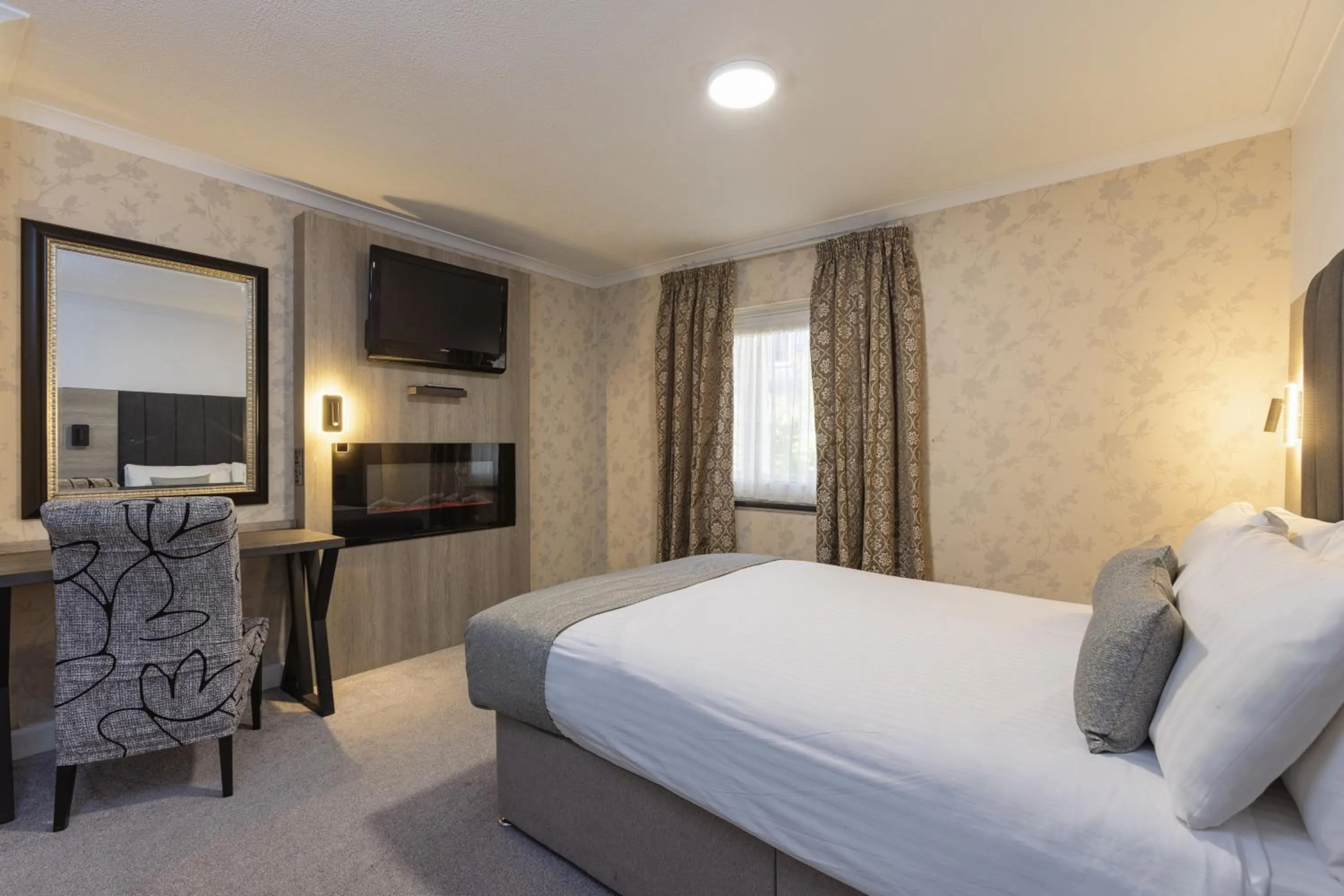 Bed in Durrant House Hotel