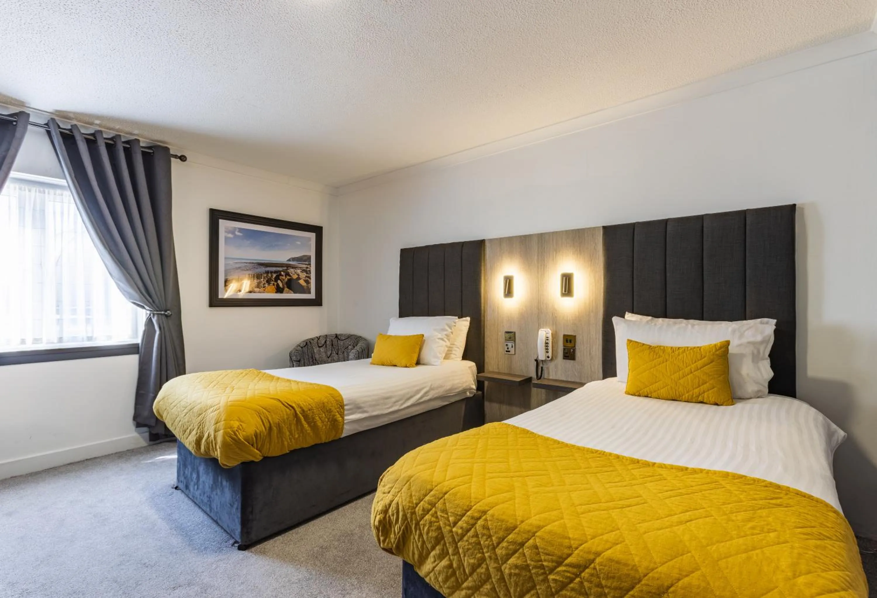 Photo of the whole room, Bed in Durrant House Hotel