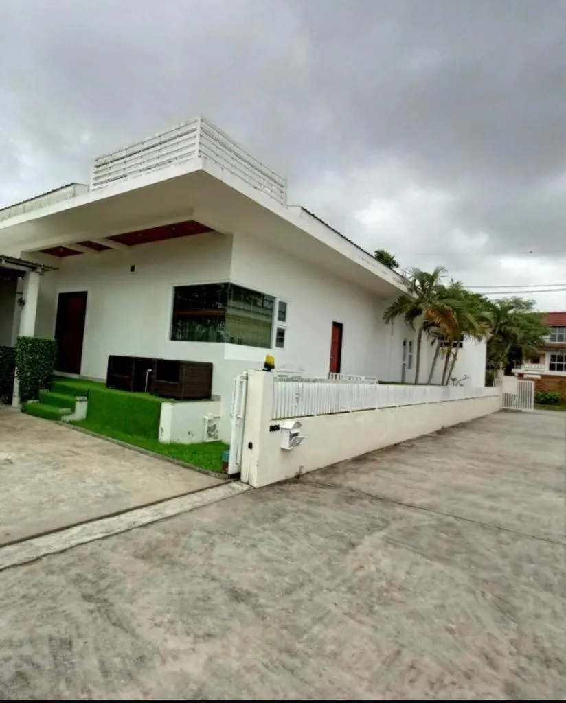 Facade/entrance in Phuket Lagoon Pool Villa