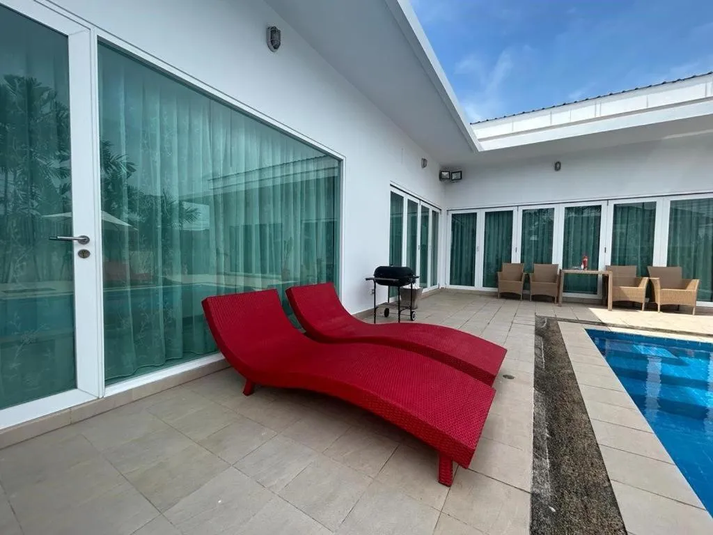 Swimming pool in Phuket Lagoon Pool Villa