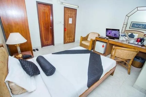 Communal lounge/ TV room in Hotel de Crystal Crown