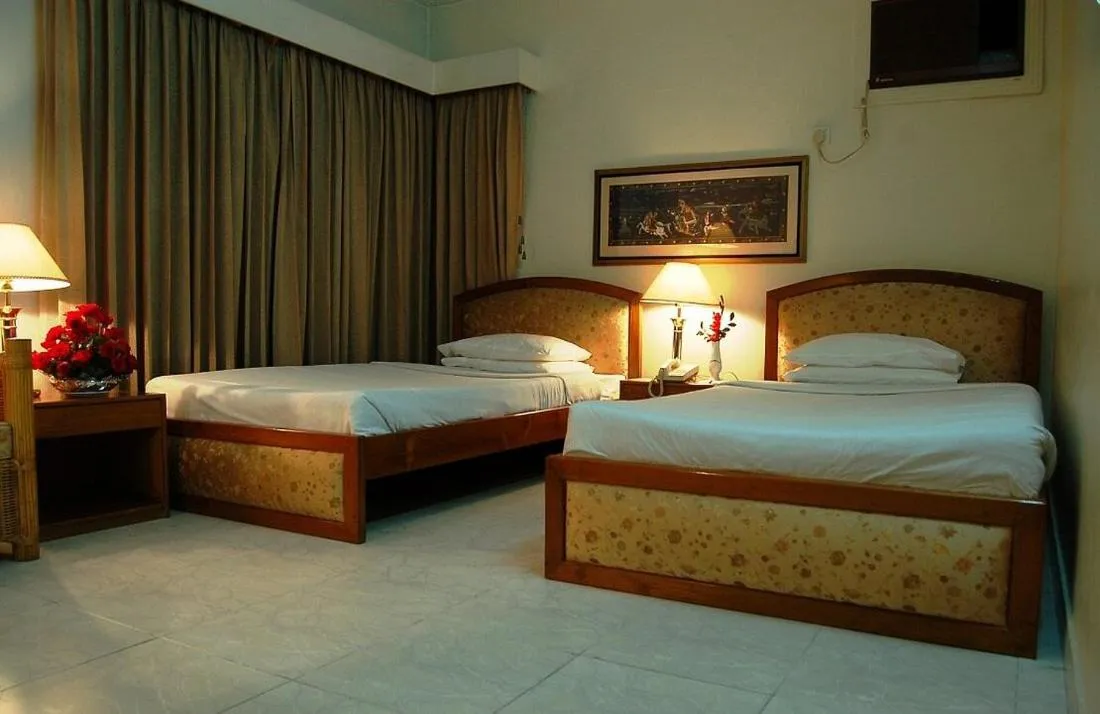 Bed in Hotel de Crystal Crown