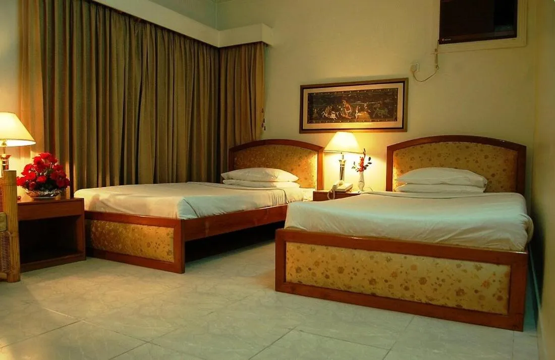 Bed in Hotel de Crystal Crown